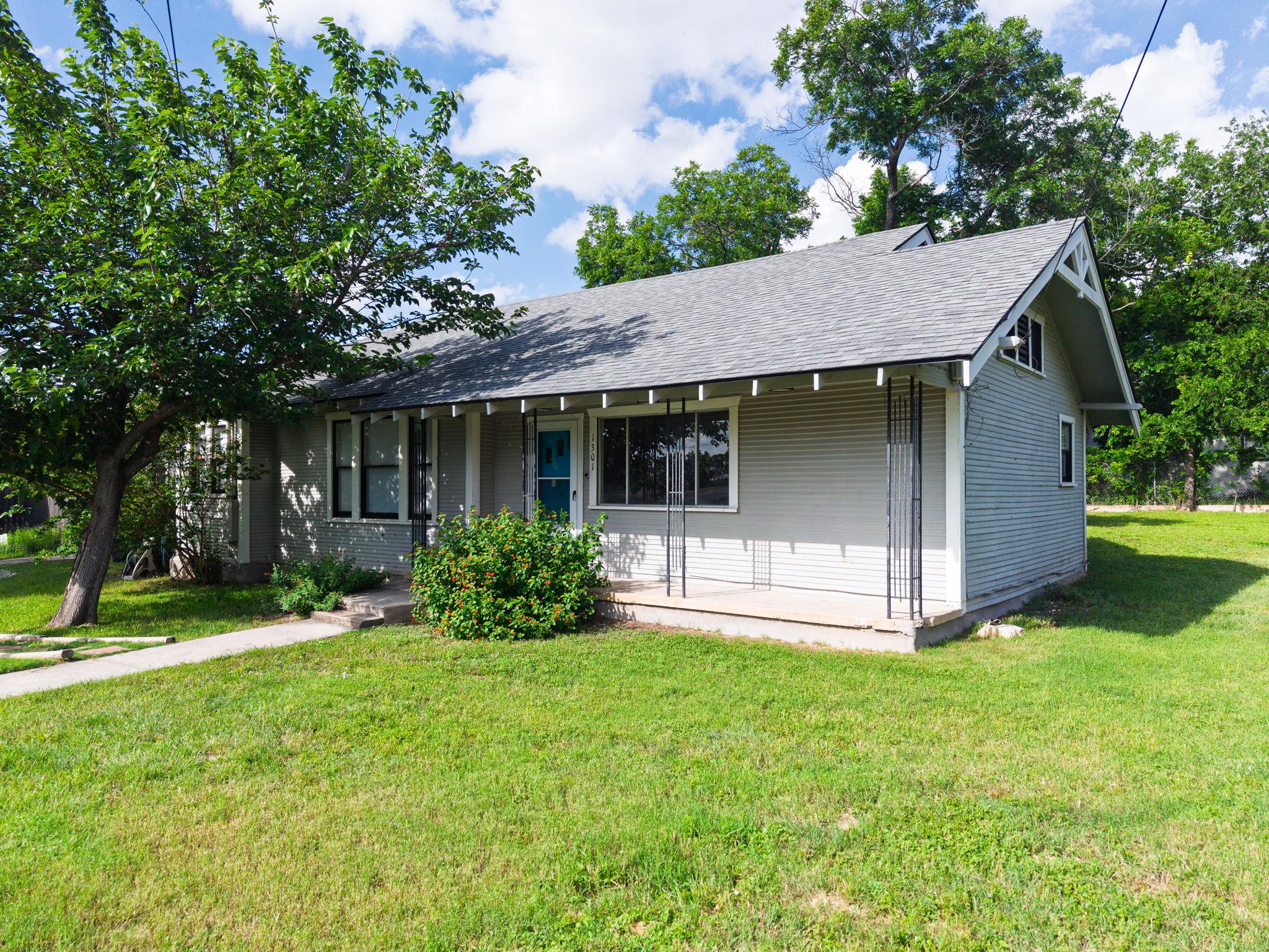 1301 Taylor St, Lampasas, TX 76550