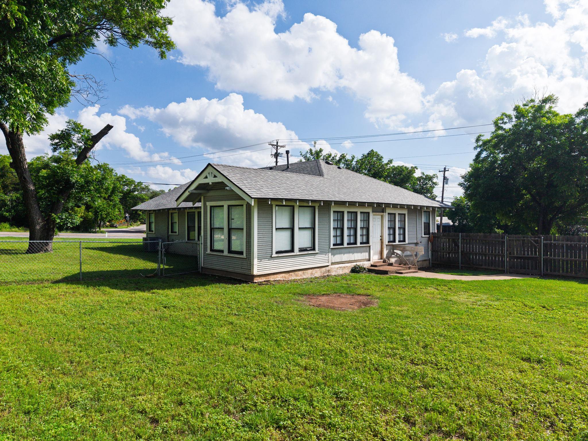 1301 Taylor St, Lampasas, TX 76550