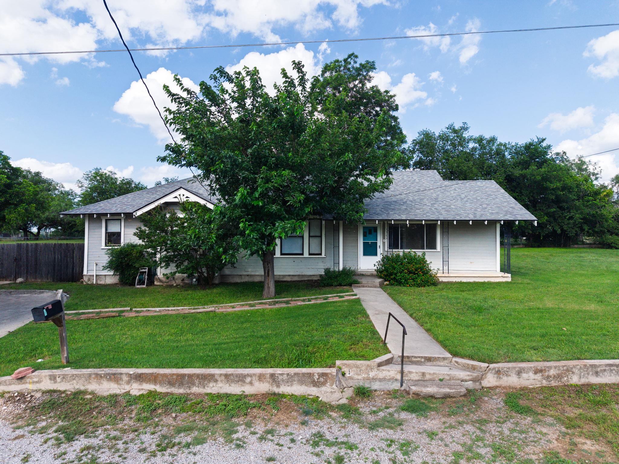 1301 Taylor St, Lampasas, TX 76550