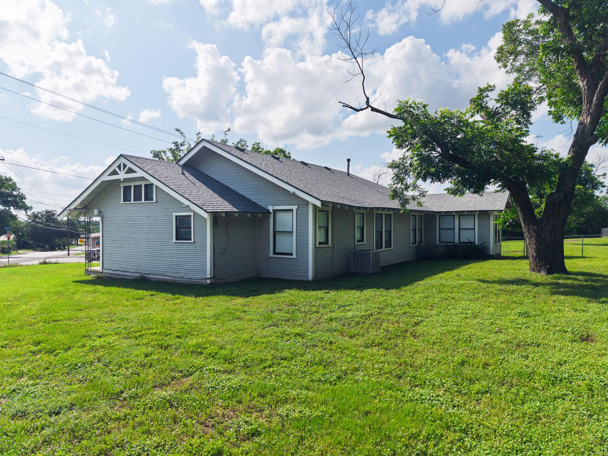 1301 Taylor St, Lampasas, TX 76550