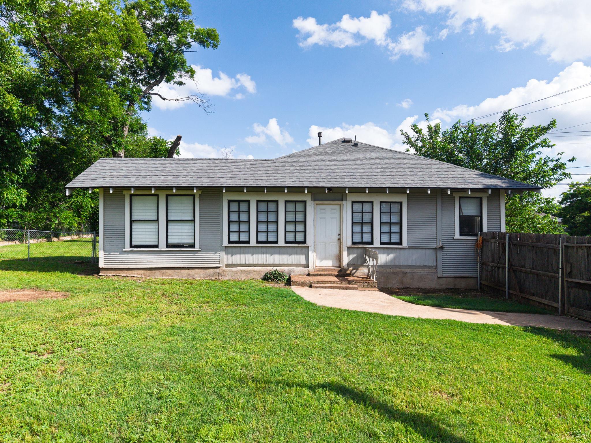 1301 Taylor St, Lampasas, TX 76550