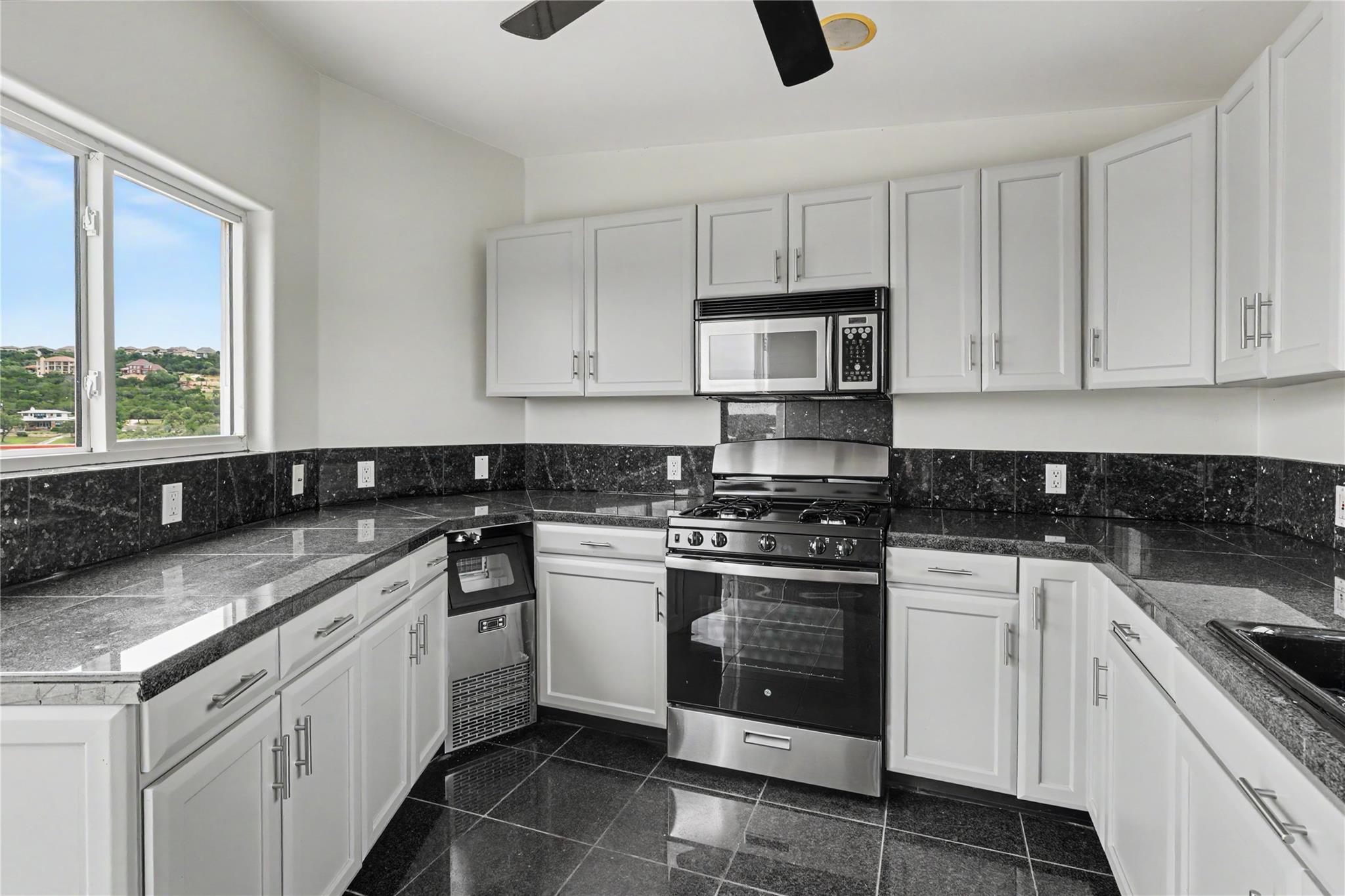 20202 Barnett Glenn Rd, Spicewood, TX 78669