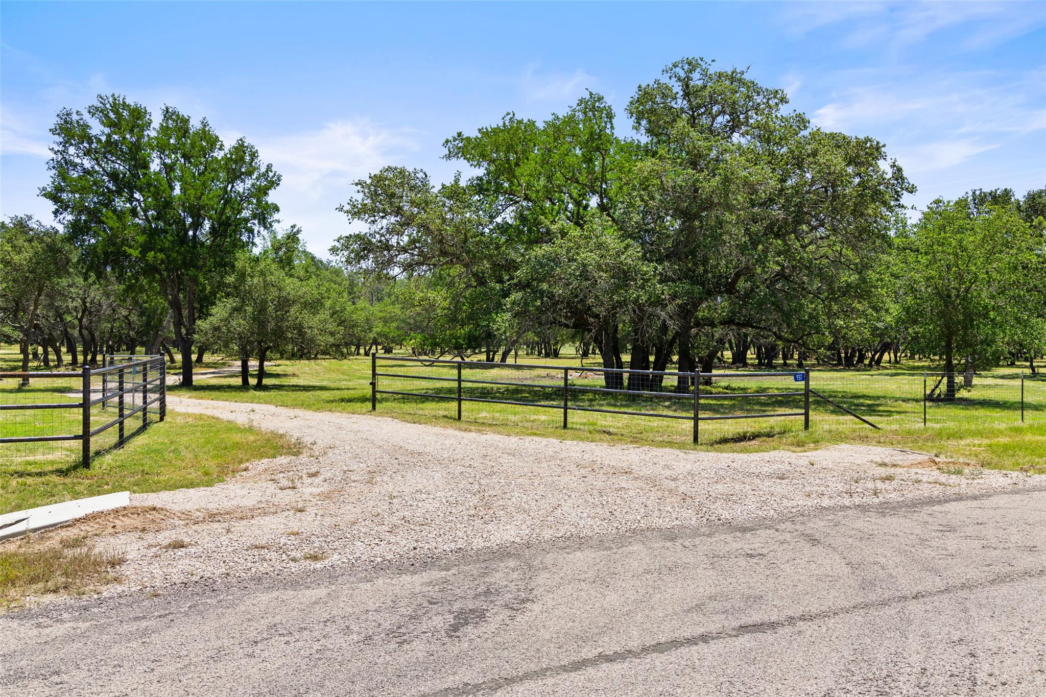 937 Flat Creek Rd, Johnson City, TX 78636