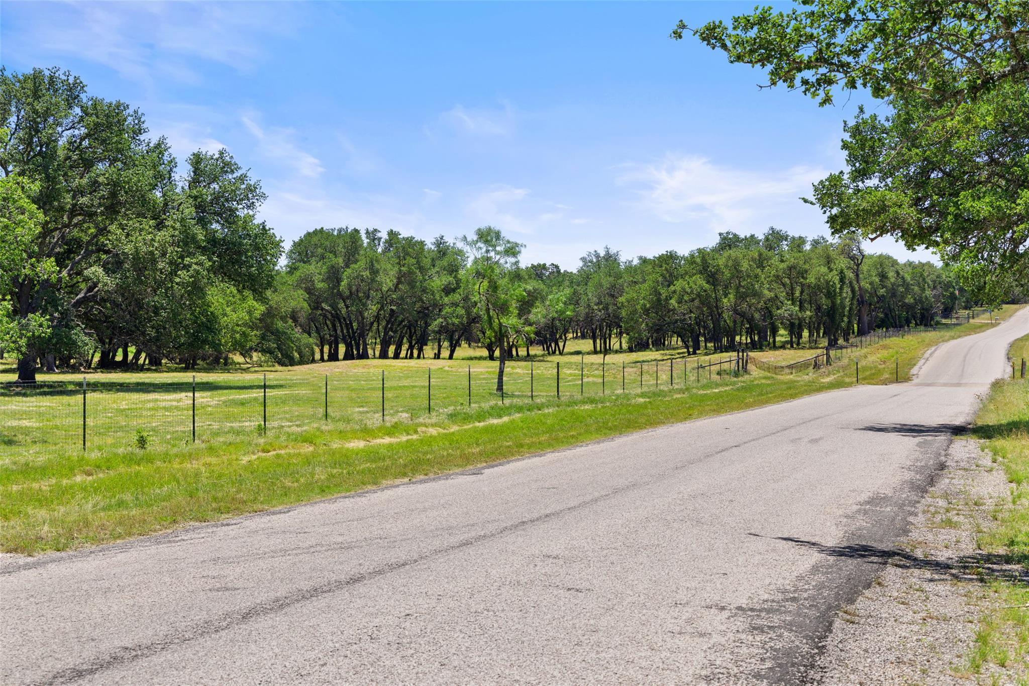 937 Flat Creek Rd, Johnson City, TX 78636