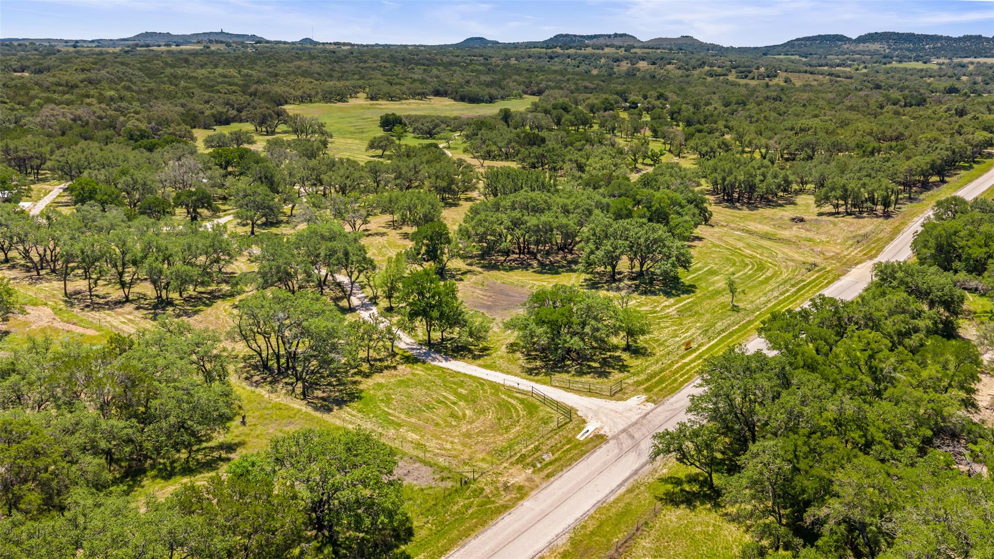 937 Flat Creek Rd, Johnson City, TX 78636