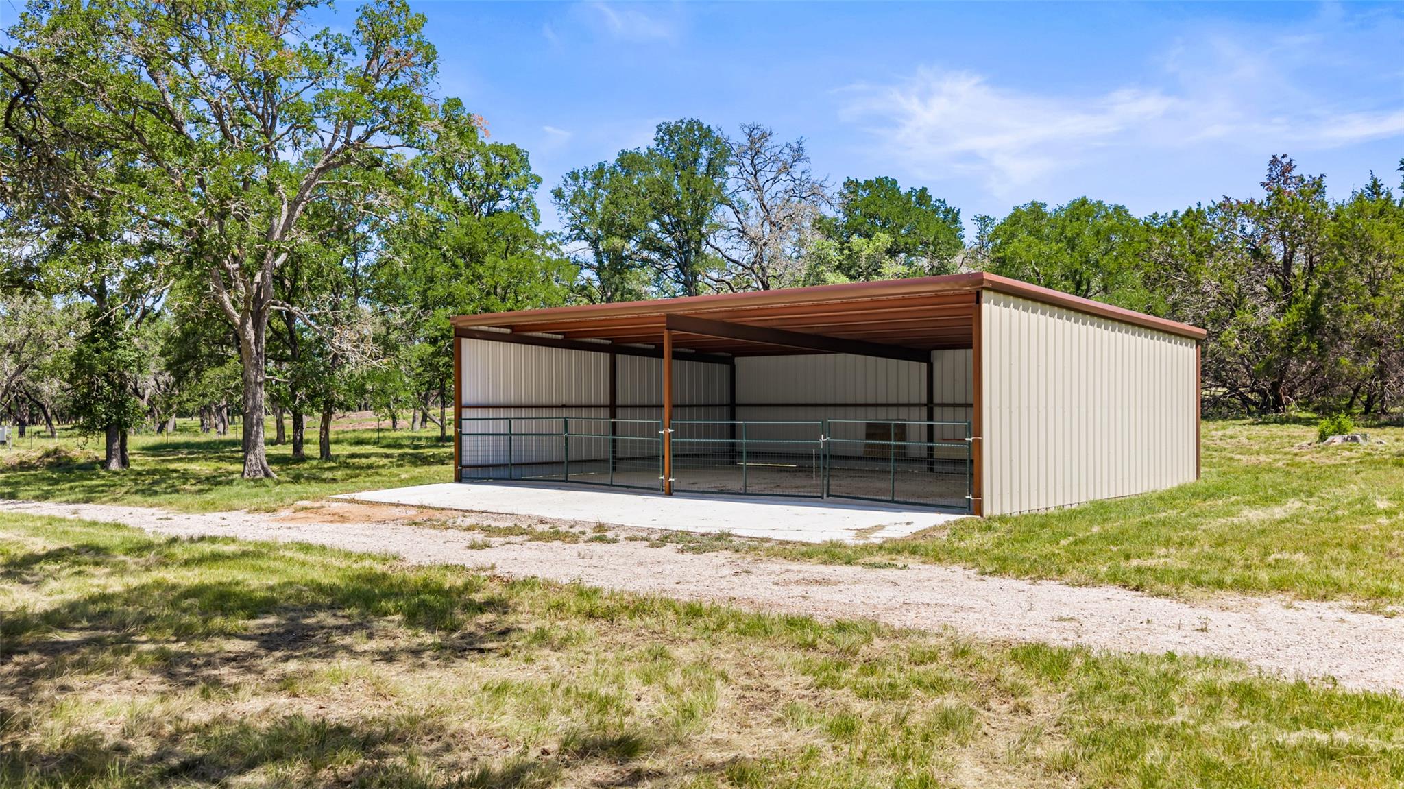 937 Flat Creek Rd, Johnson City, TX 78636