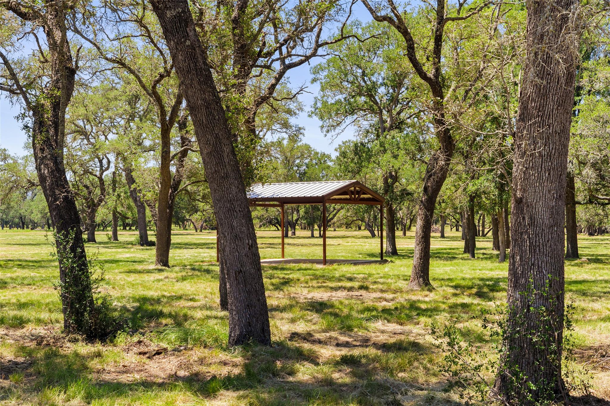 937 Flat Creek Rd, Johnson City, TX 78636