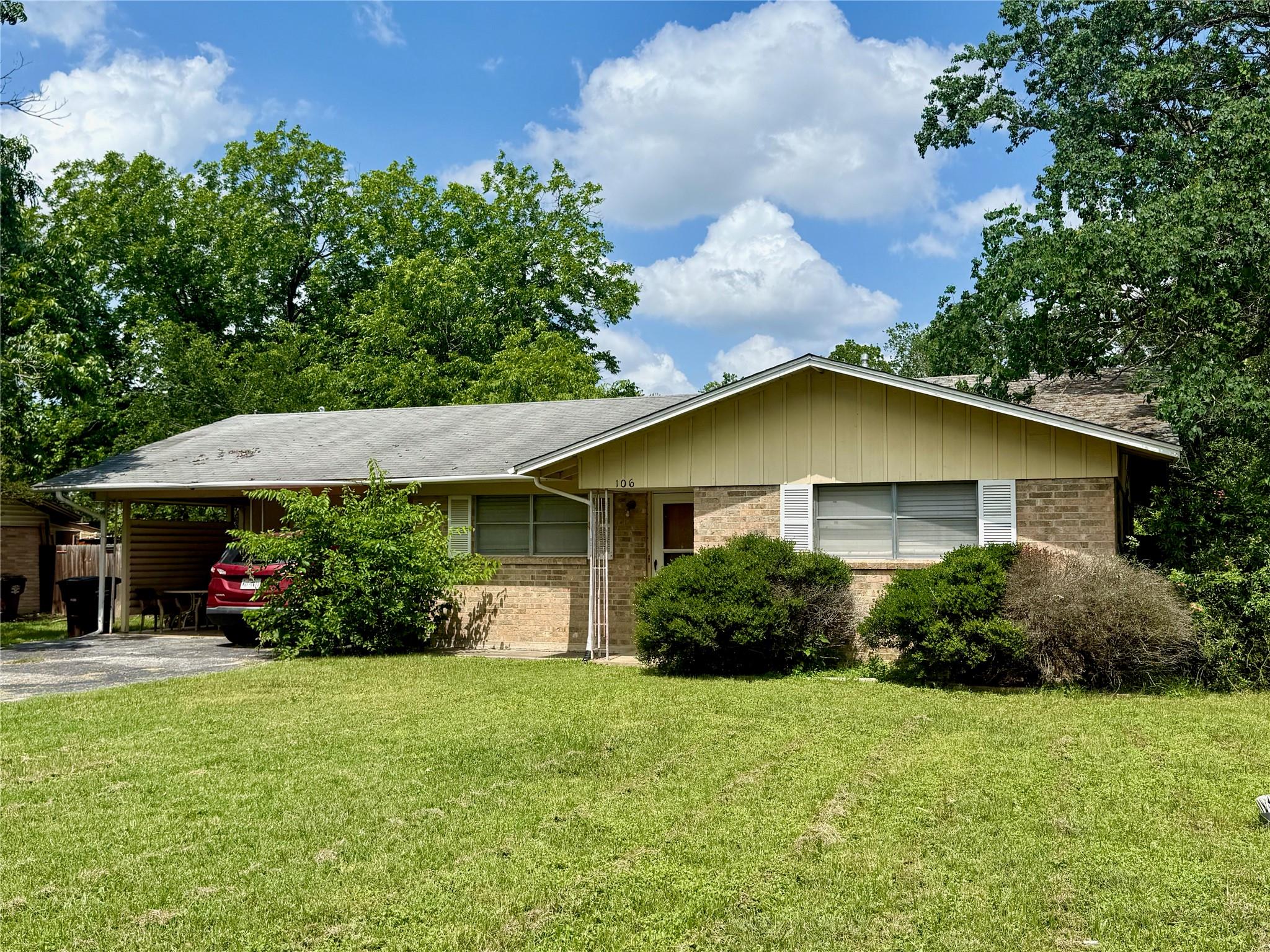 106 San Jacinto St, Lockhart, TX 78644