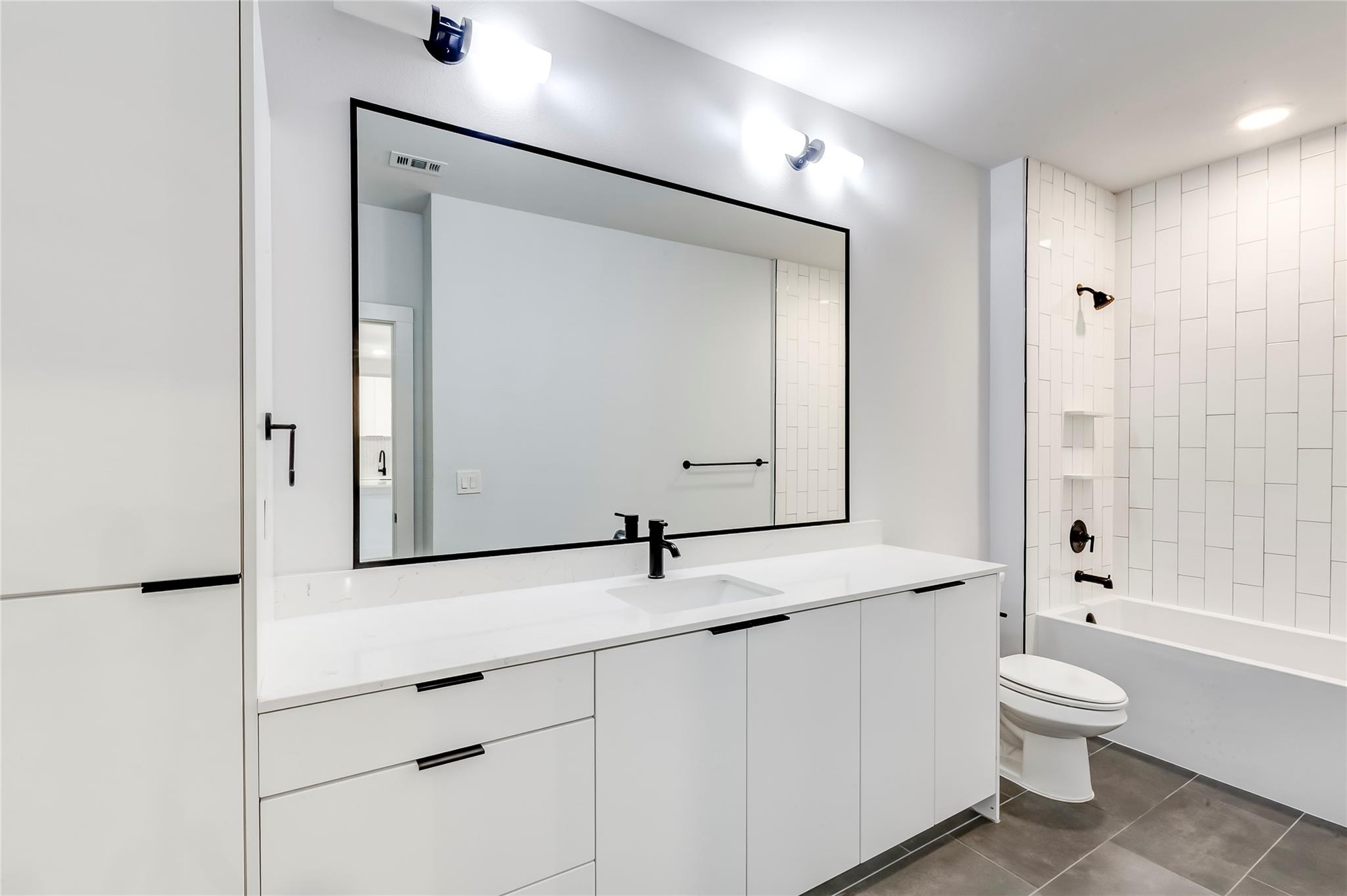 2500 Longview St # 402, Austin, TX 78705