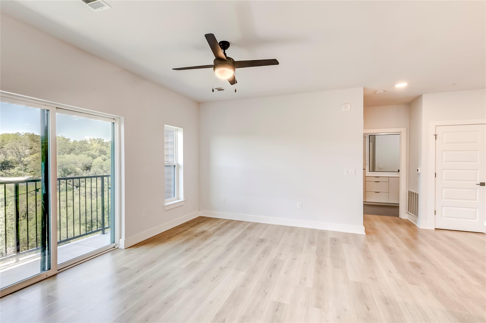 2500 Longview St # 402, Austin, TX 78705