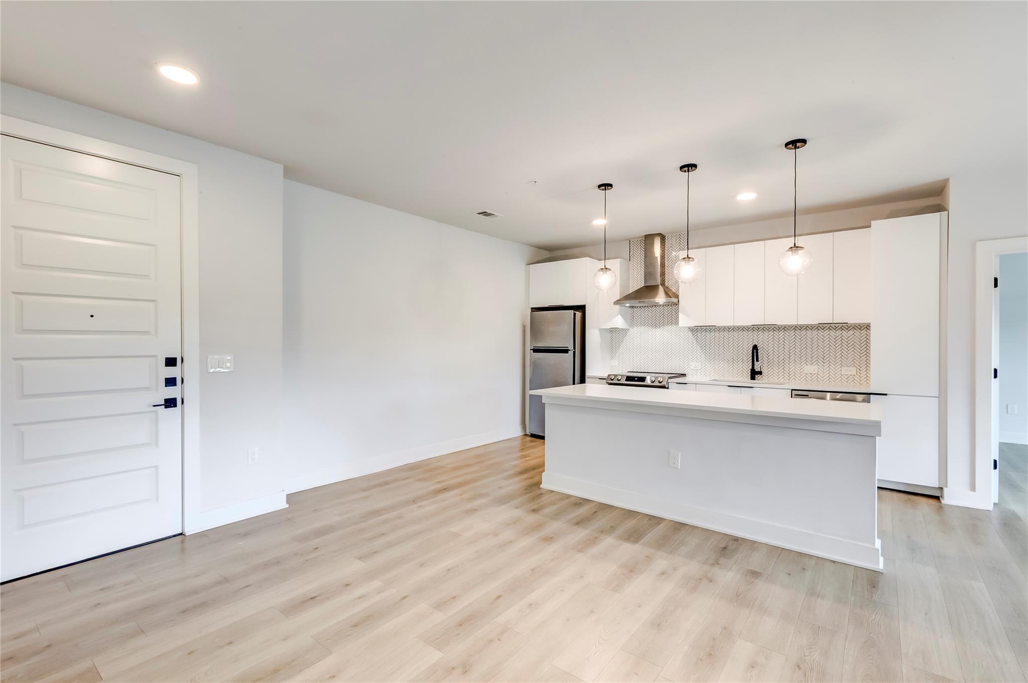 2500 Longview St # 402, Austin, TX 78705