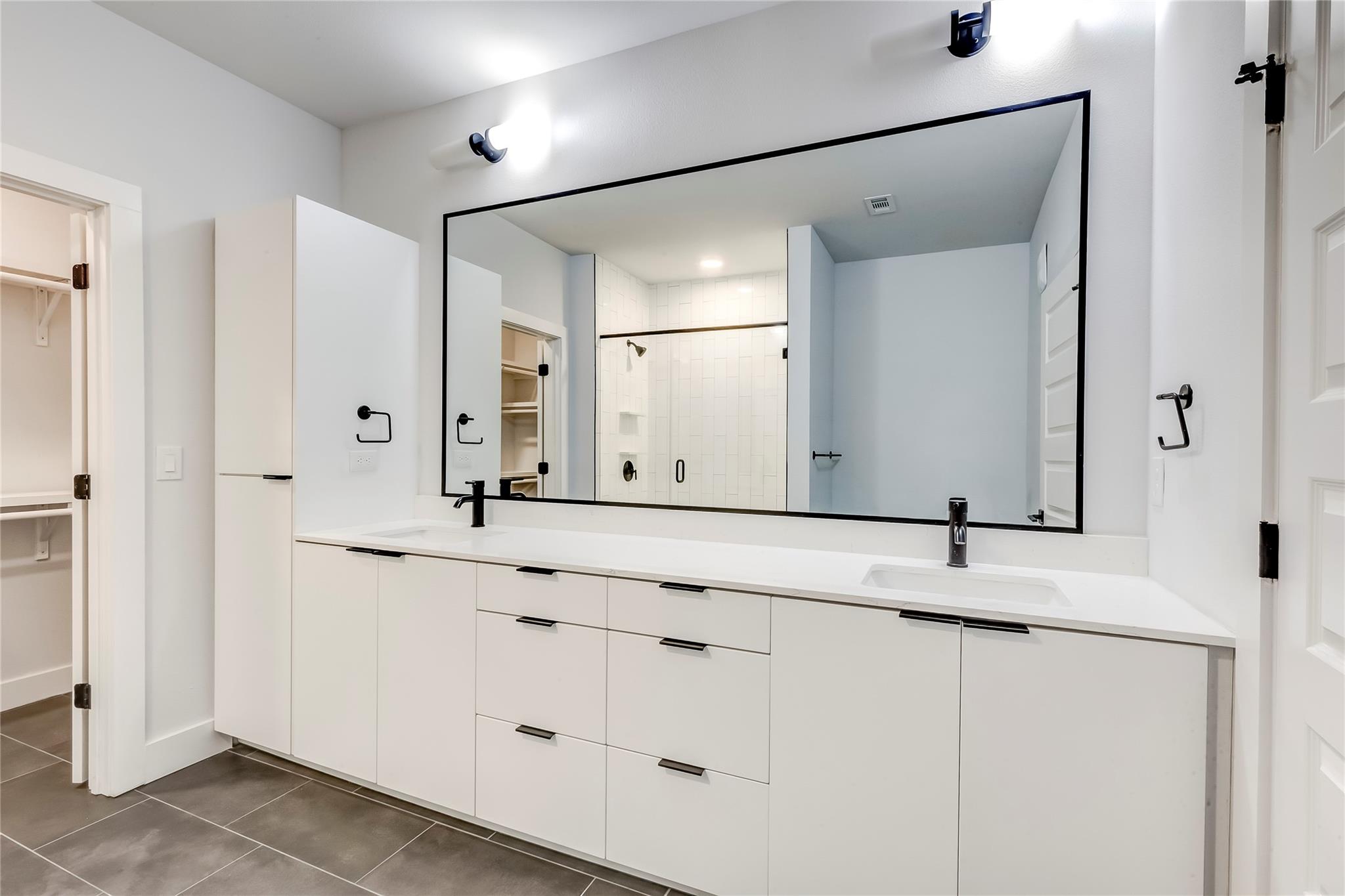 2500 Longview St # 402, Austin, TX 78705
