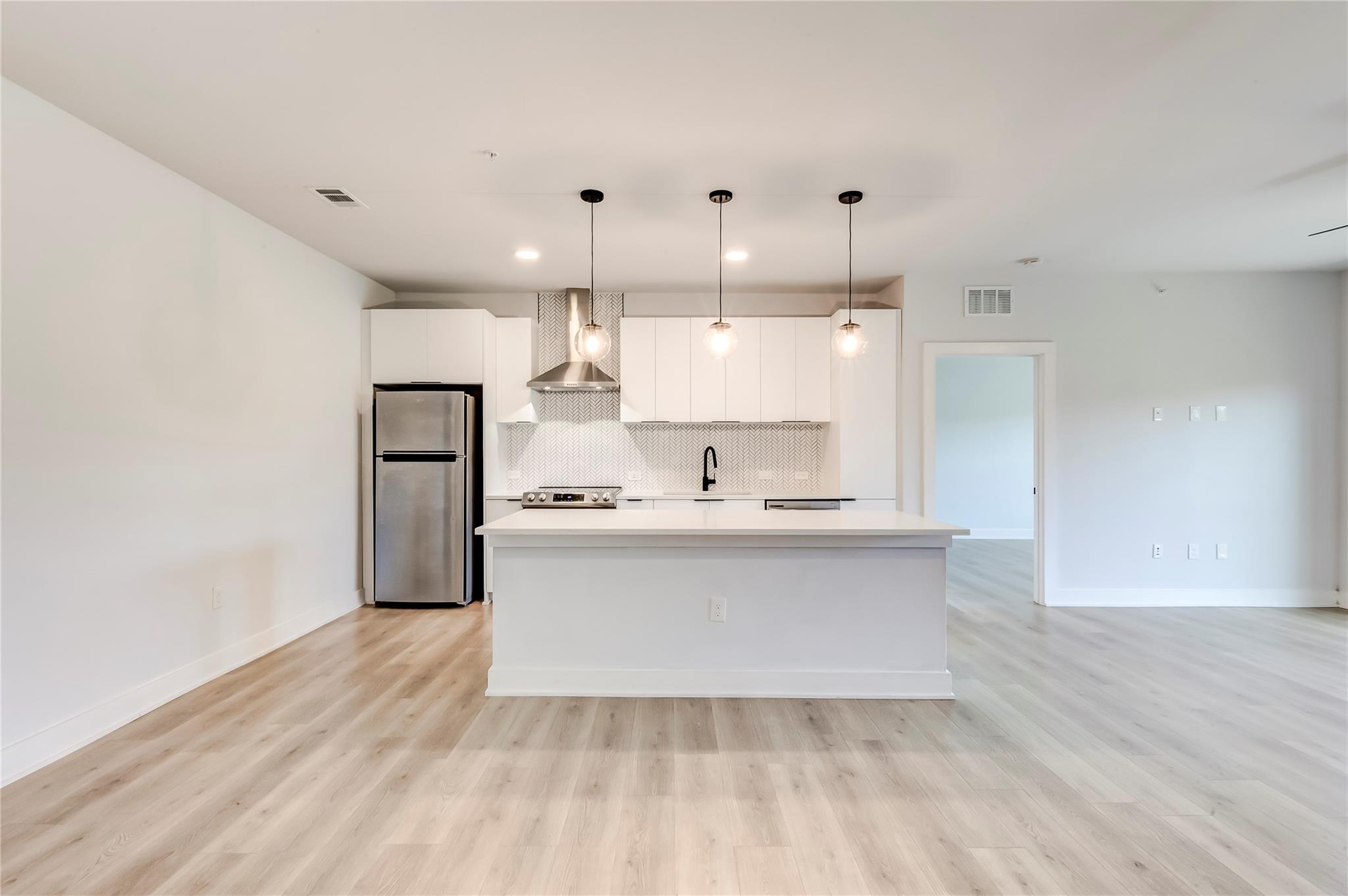 2500 Longview St # 402, Austin, TX 78705