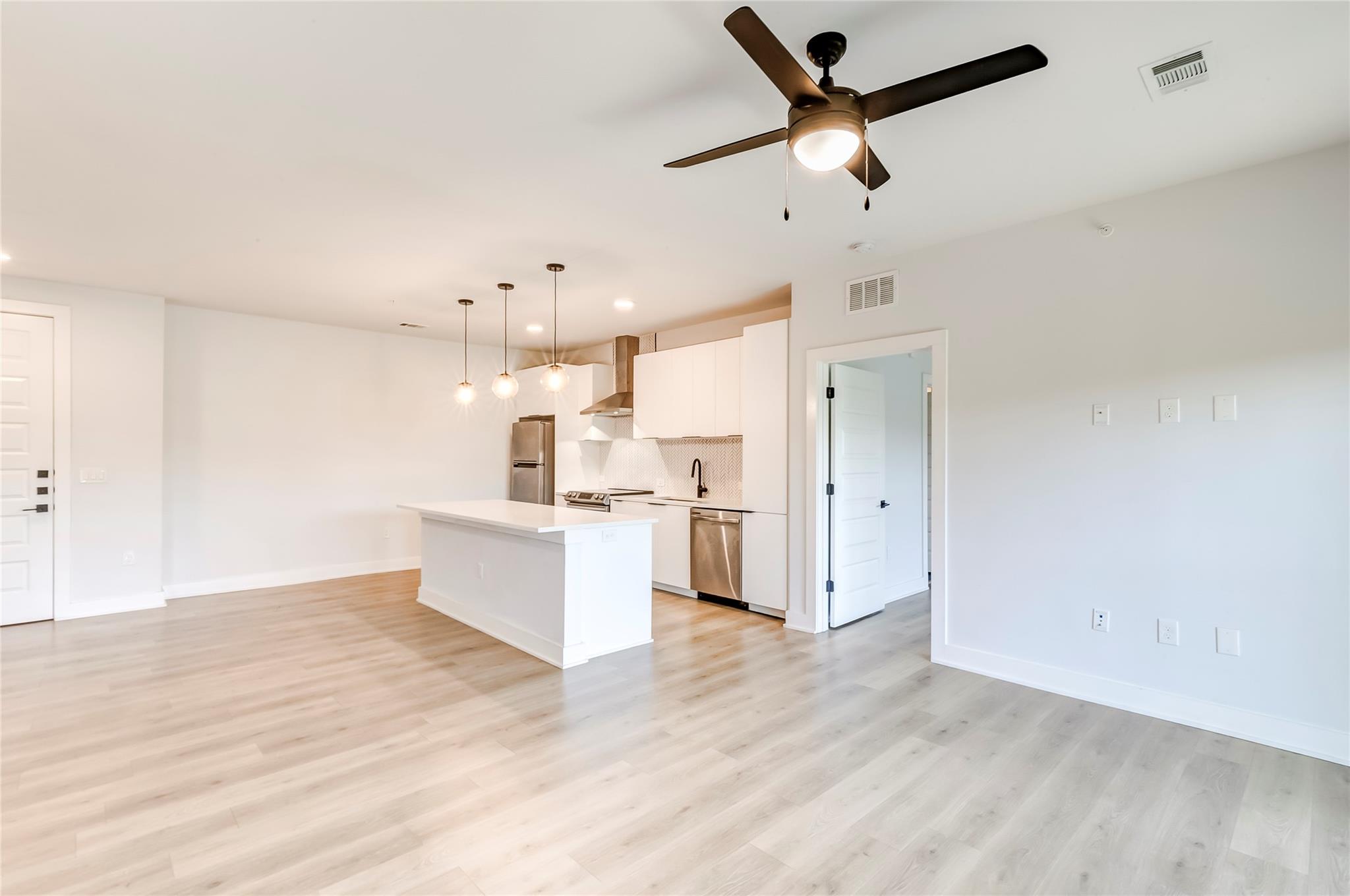 2500 Longview St # 402, Austin, TX 78705
