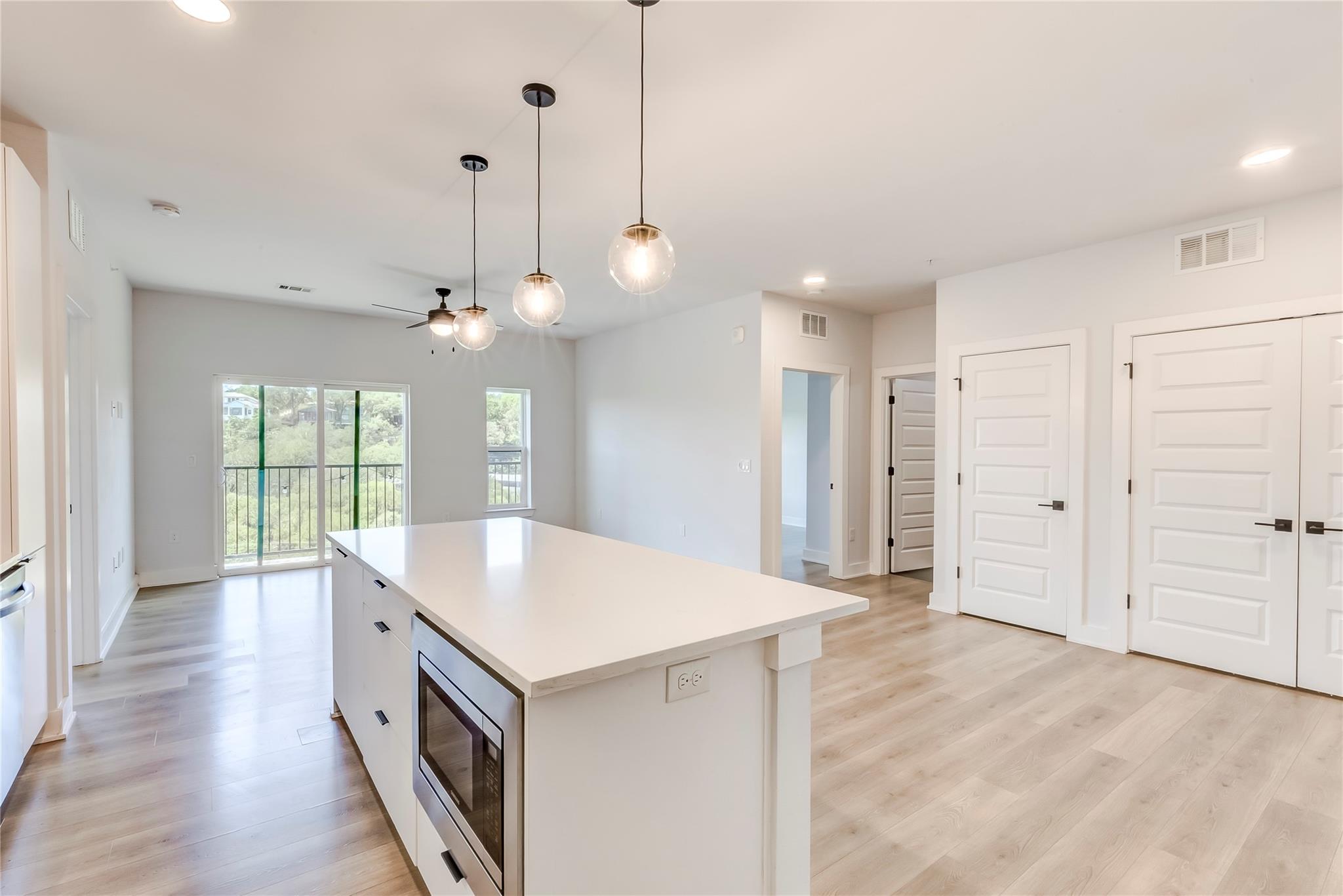 2500 Longview St # 402, Austin, TX 78705