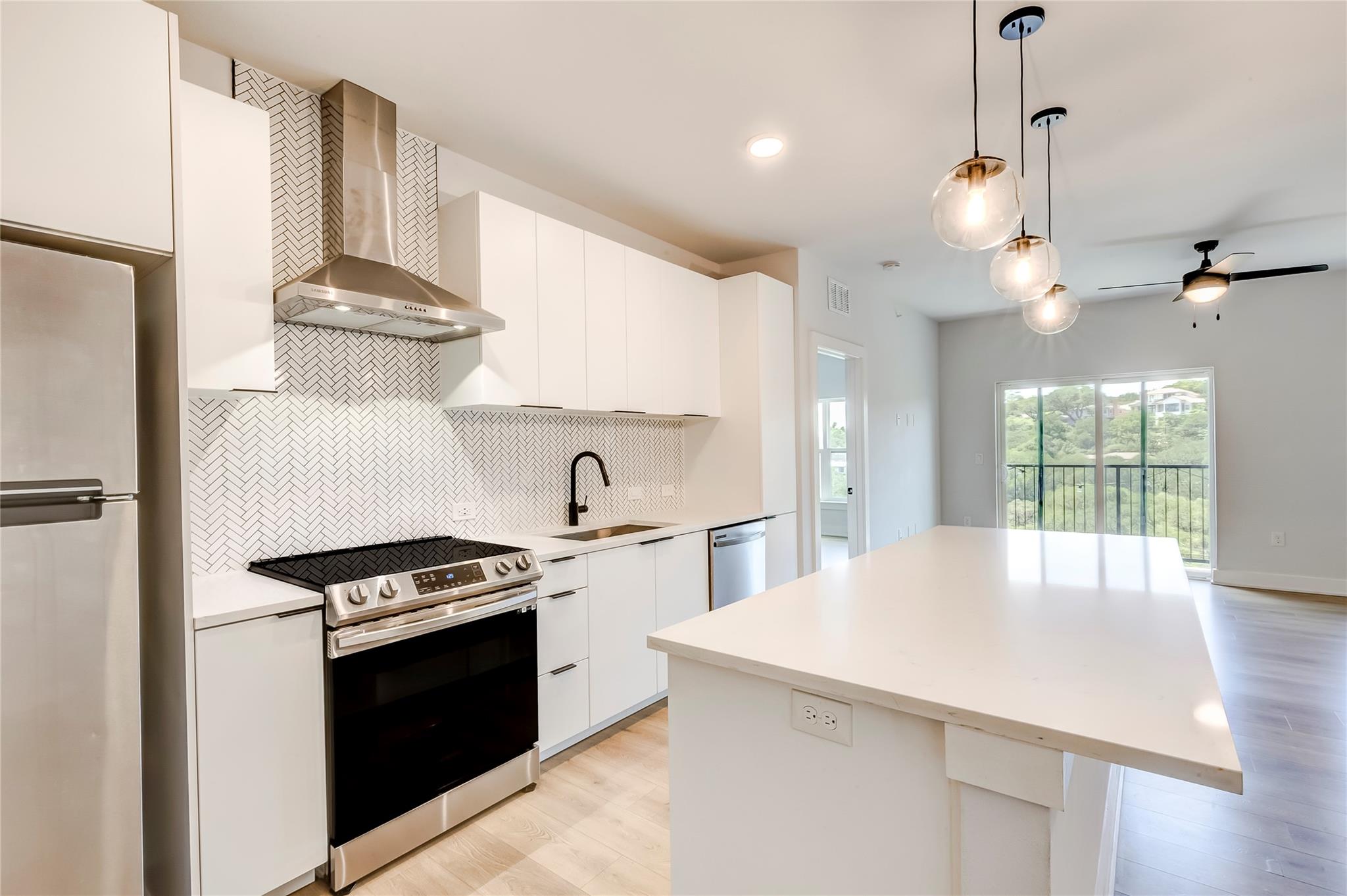 2500 Longview St # 402, Austin, TX 78705