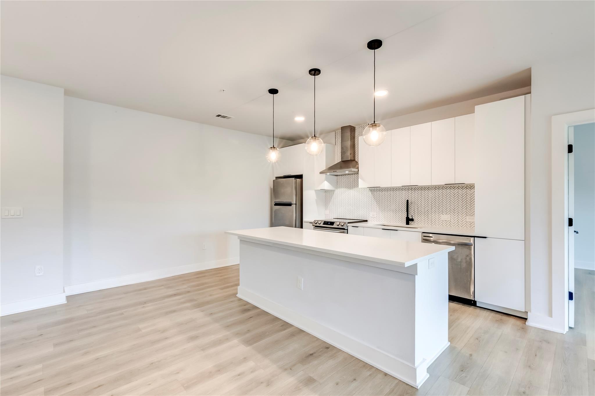 2500 Longview St # 402, Austin, TX 78705