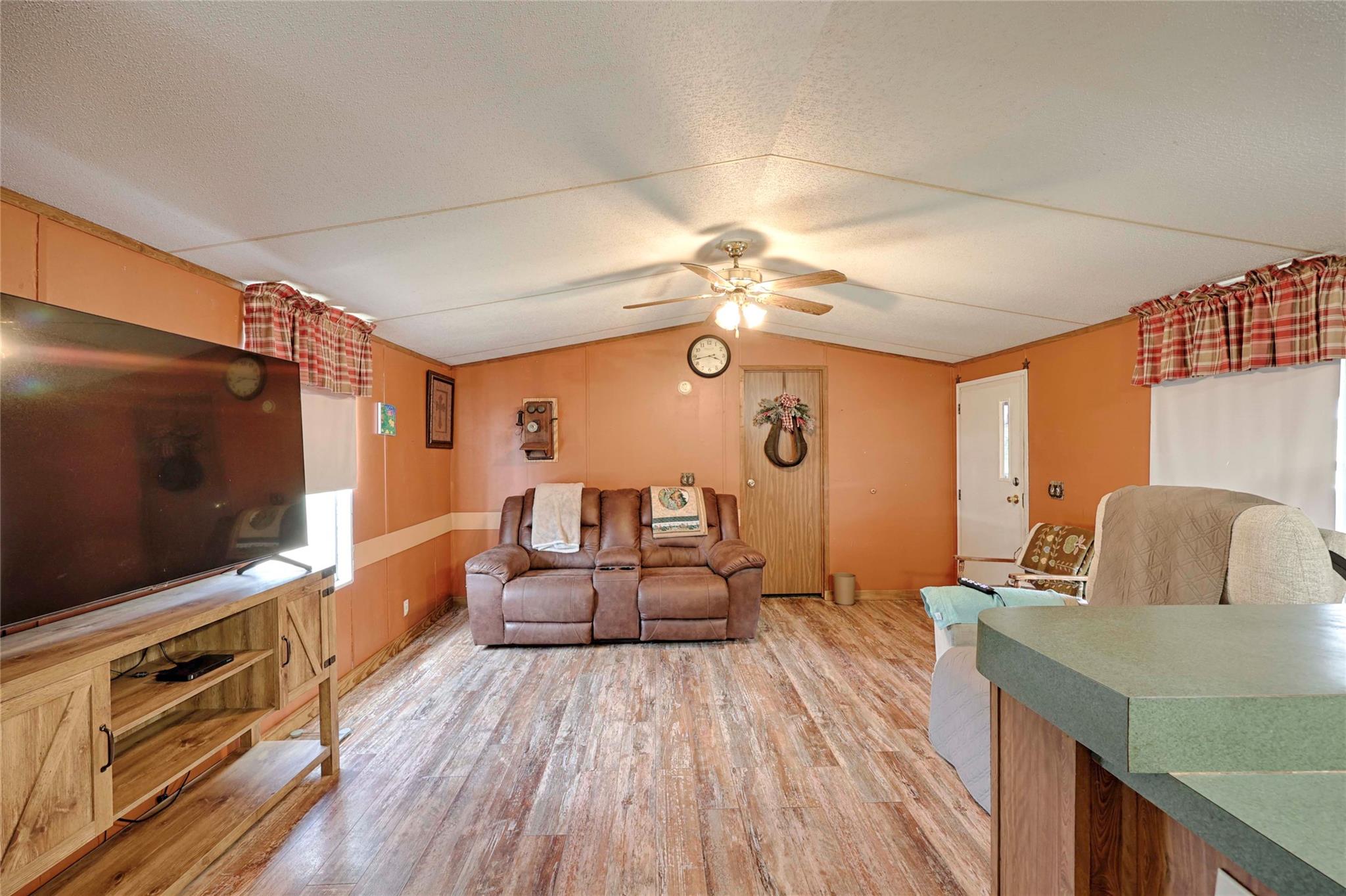 1276 County Road 216, Hallettsville, TX 77964