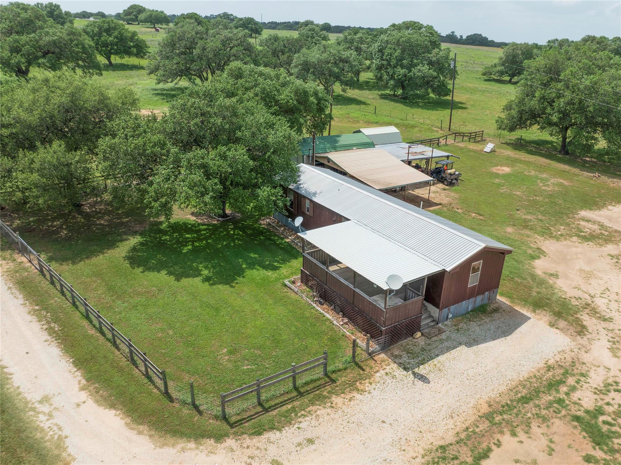 1276 County Road 216, Hallettsville, TX 77964