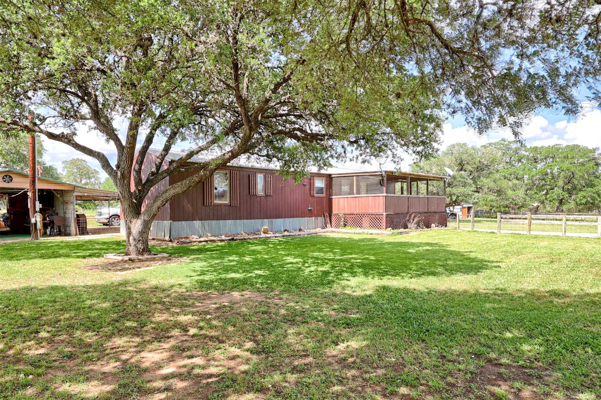 1276 County Road 216, Hallettsville, TX 77964