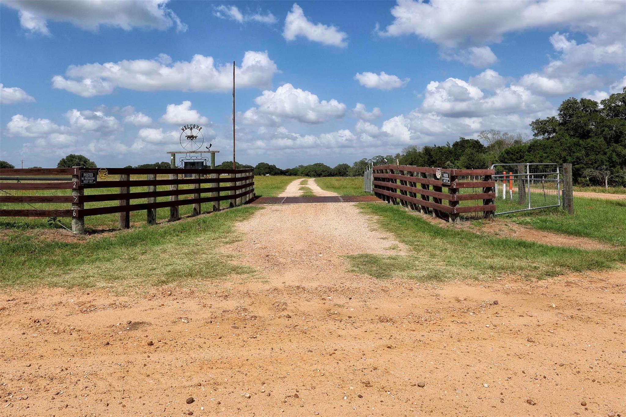 1276 County Road 216, Hallettsville, TX 77964
