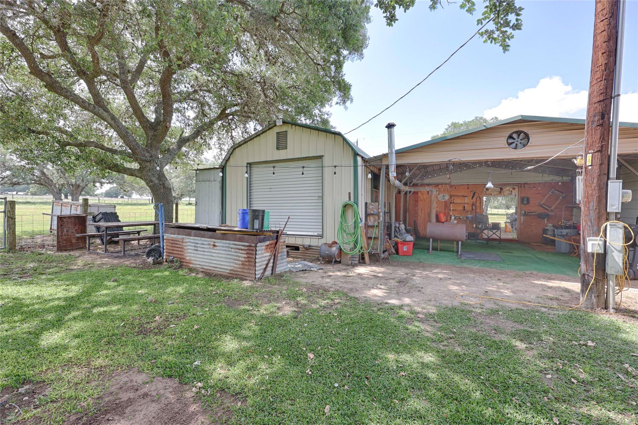 1276 County Road 216, Hallettsville, TX 77964