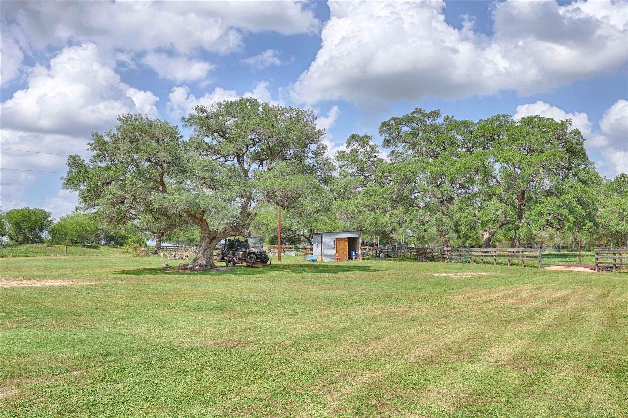 1276 County Road 216, Hallettsville, TX 77964