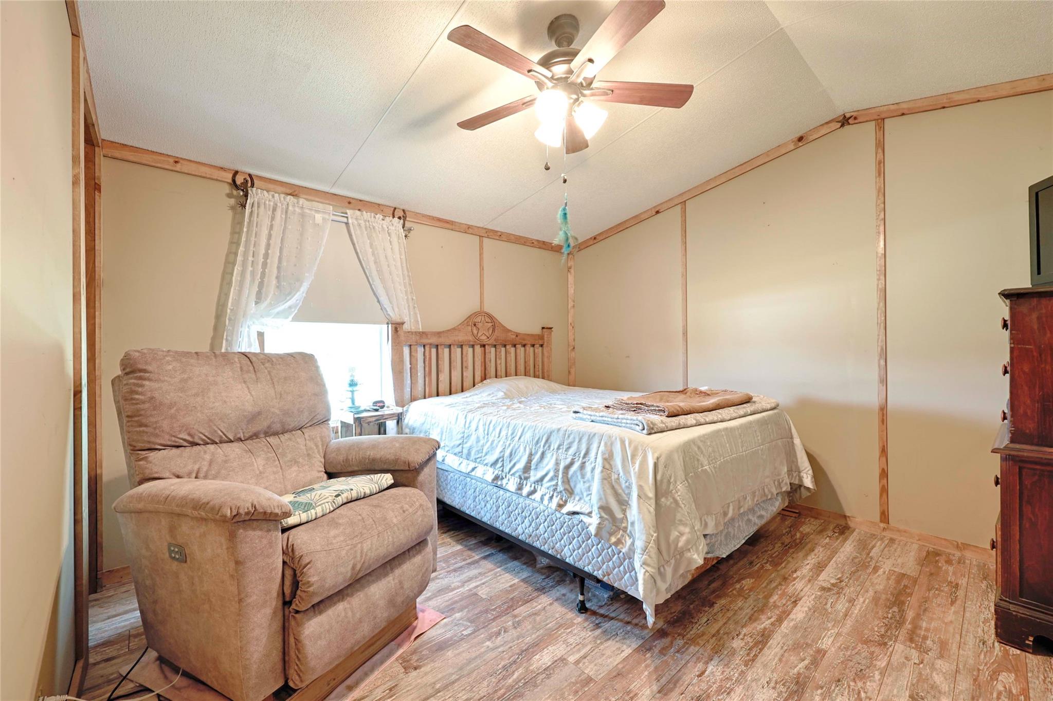 1276 County Road 216, Hallettsville, TX 77964