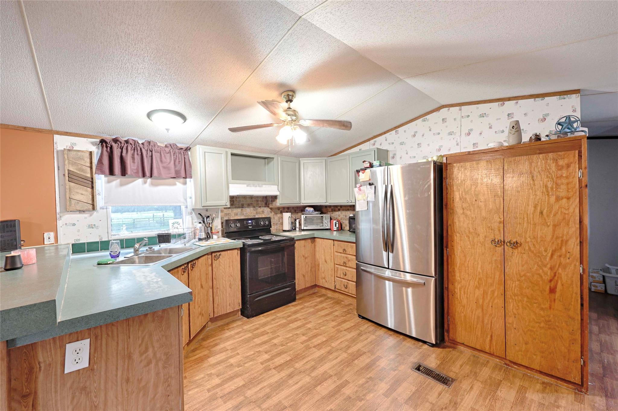 1276 County Road 216, Hallettsville, TX 77964