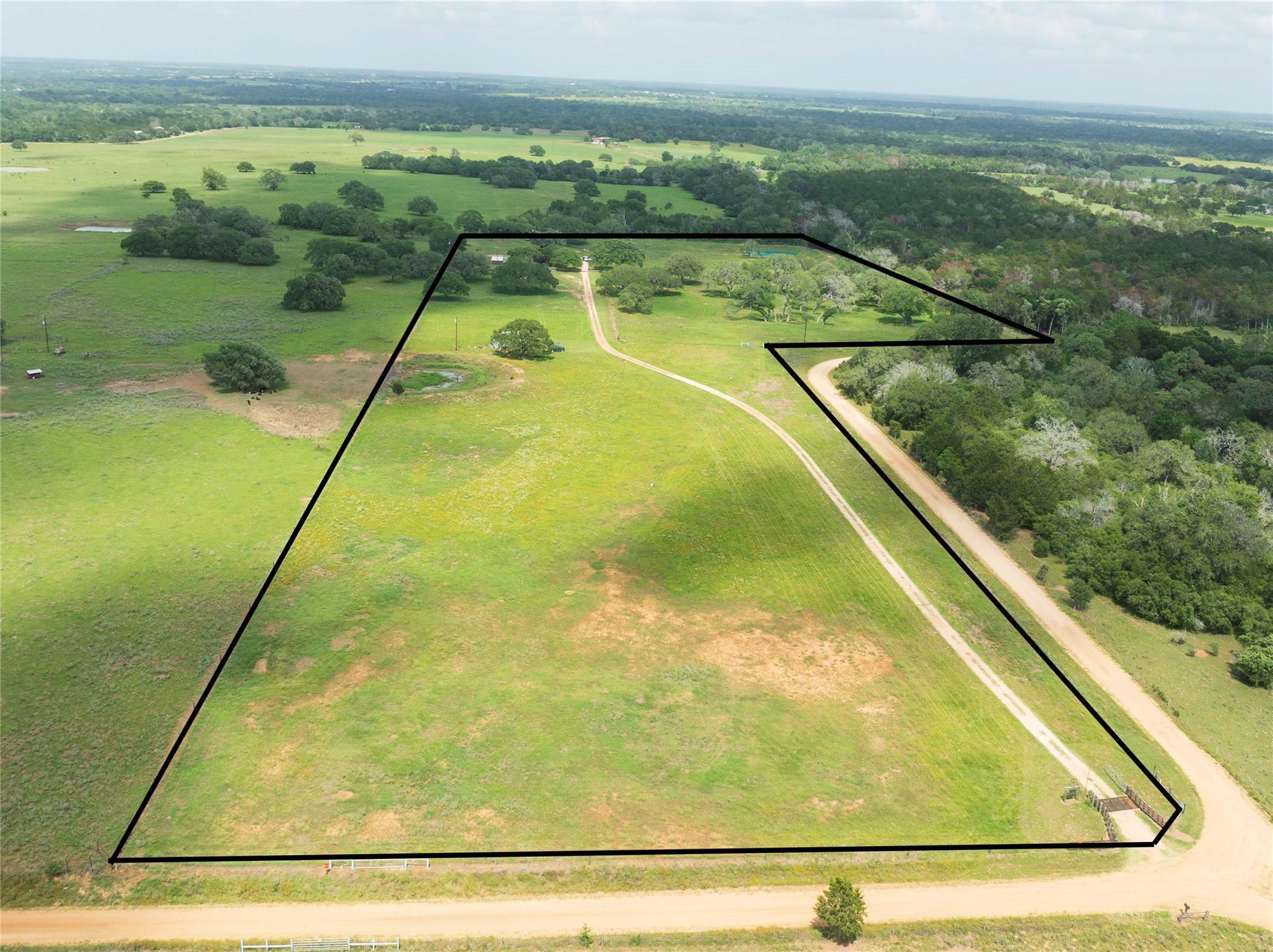 1276 County Road 216, Hallettsville, TX 77964