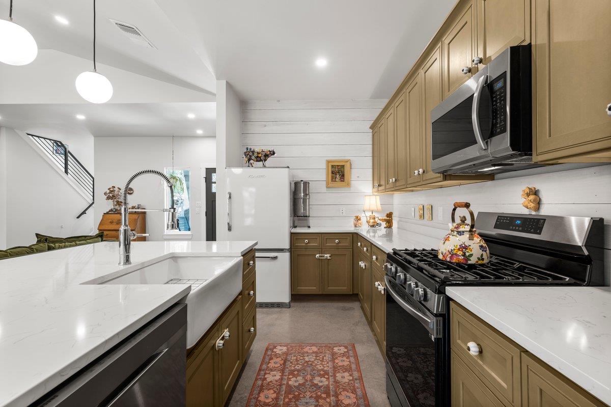 54 Acacia Dr, Wimberley, TX 78676