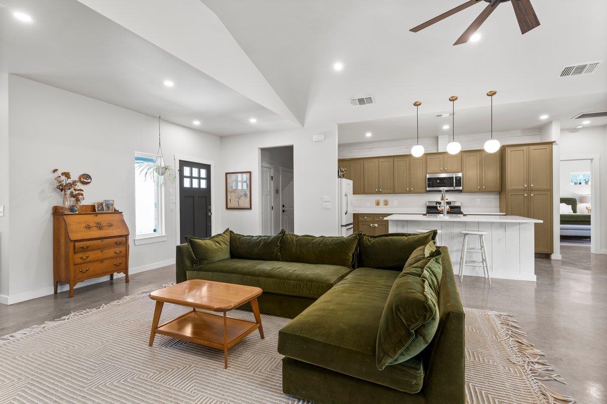 54 Acacia Dr, Wimberley, TX 78676
