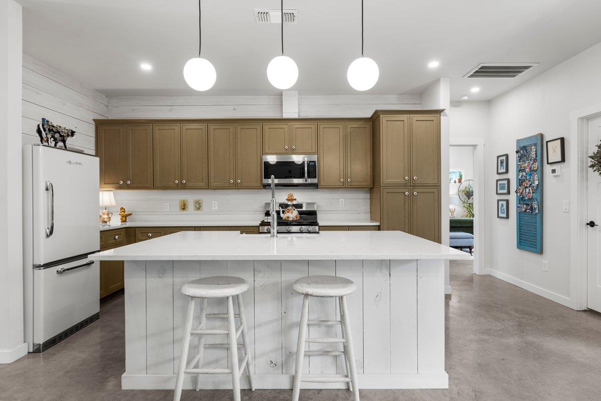 54 Acacia Dr, Wimberley, TX 78676