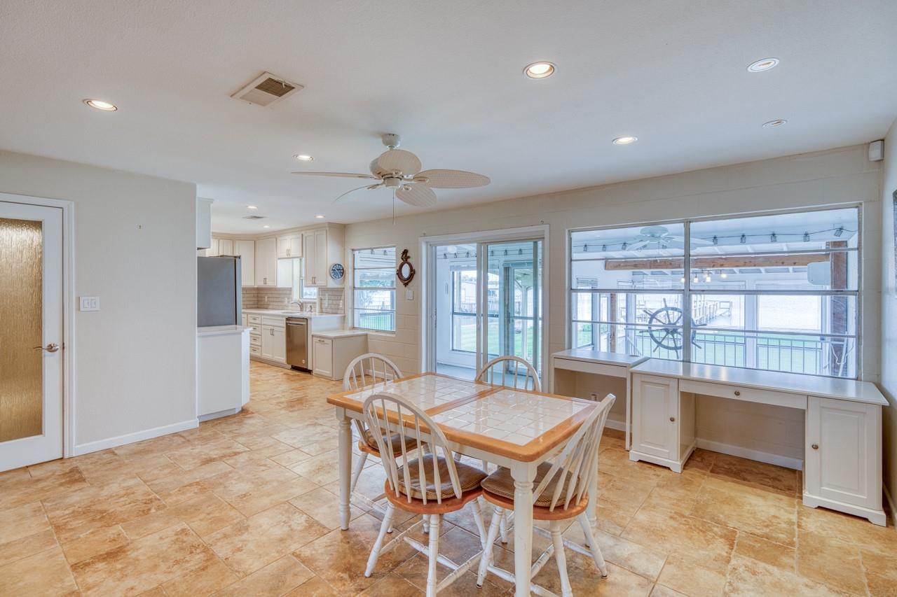 336 Carlson Cir, Buchanan Dam, TX 78609