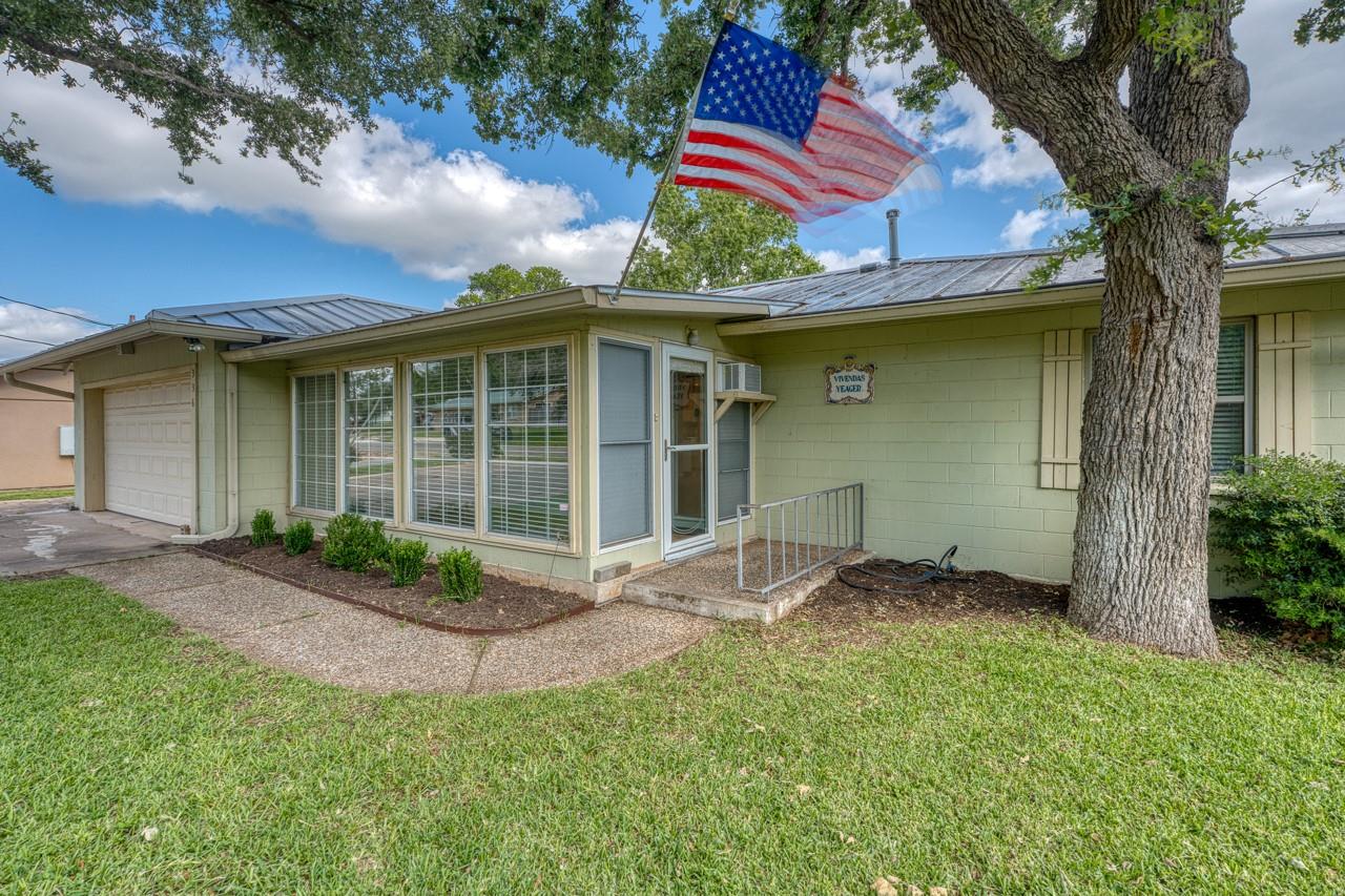336 Carlson Cir, Buchanan Dam, TX 78609