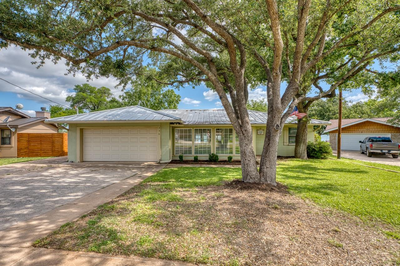 336 Carlson Cir, Buchanan Dam, TX 78609