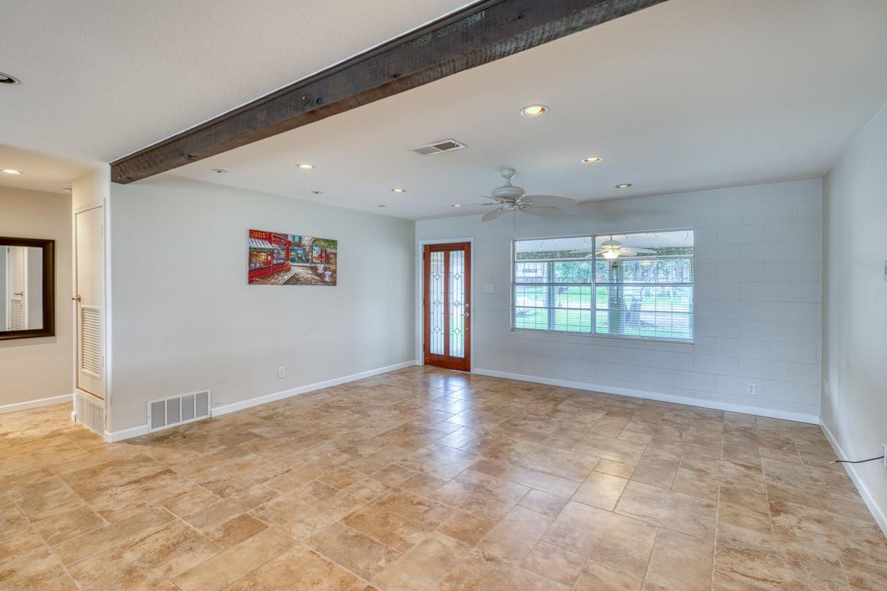 336 Carlson Cir, Buchanan Dam, TX 78609