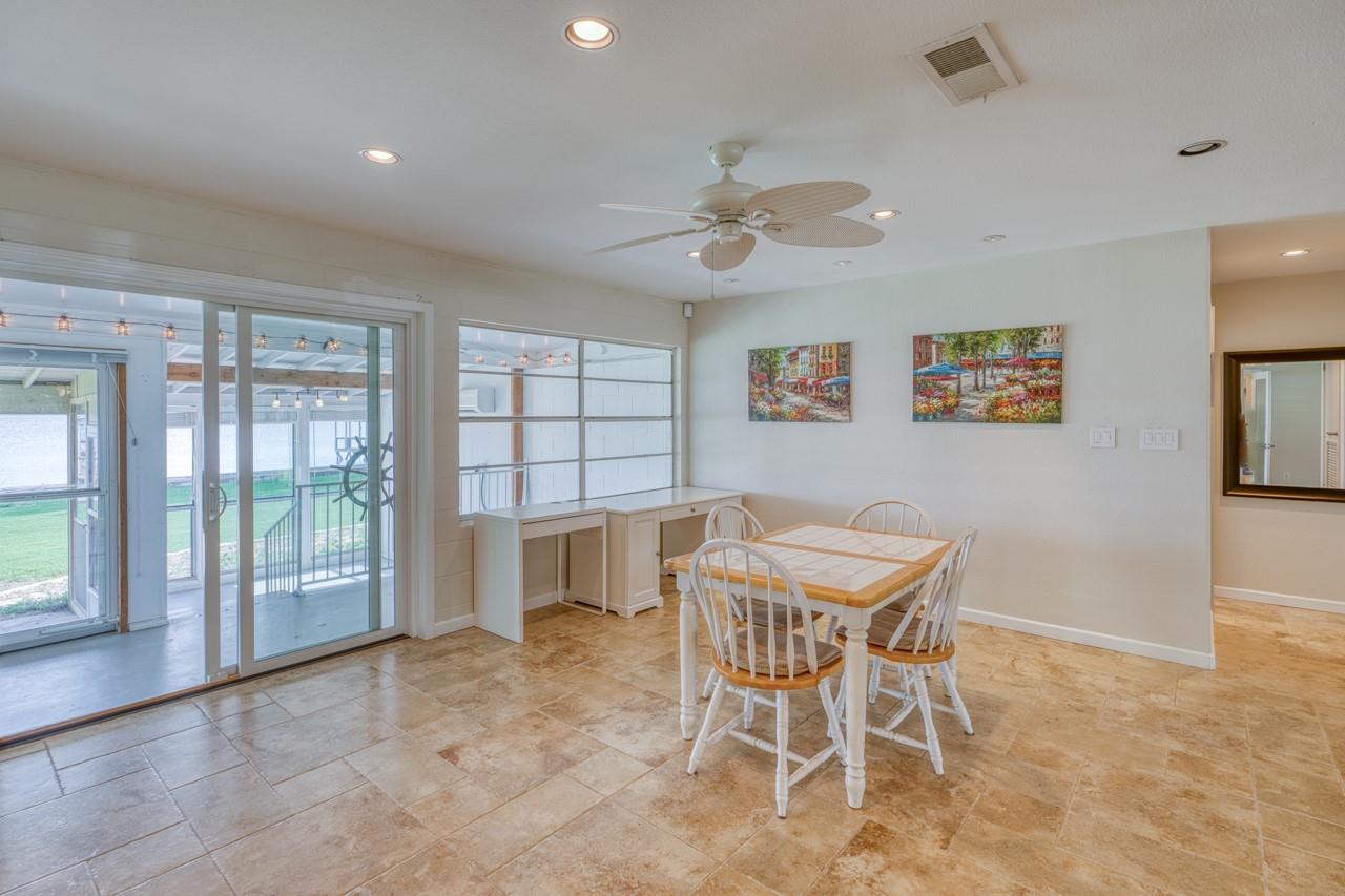 336 Carlson Cir, Buchanan Dam, TX 78609