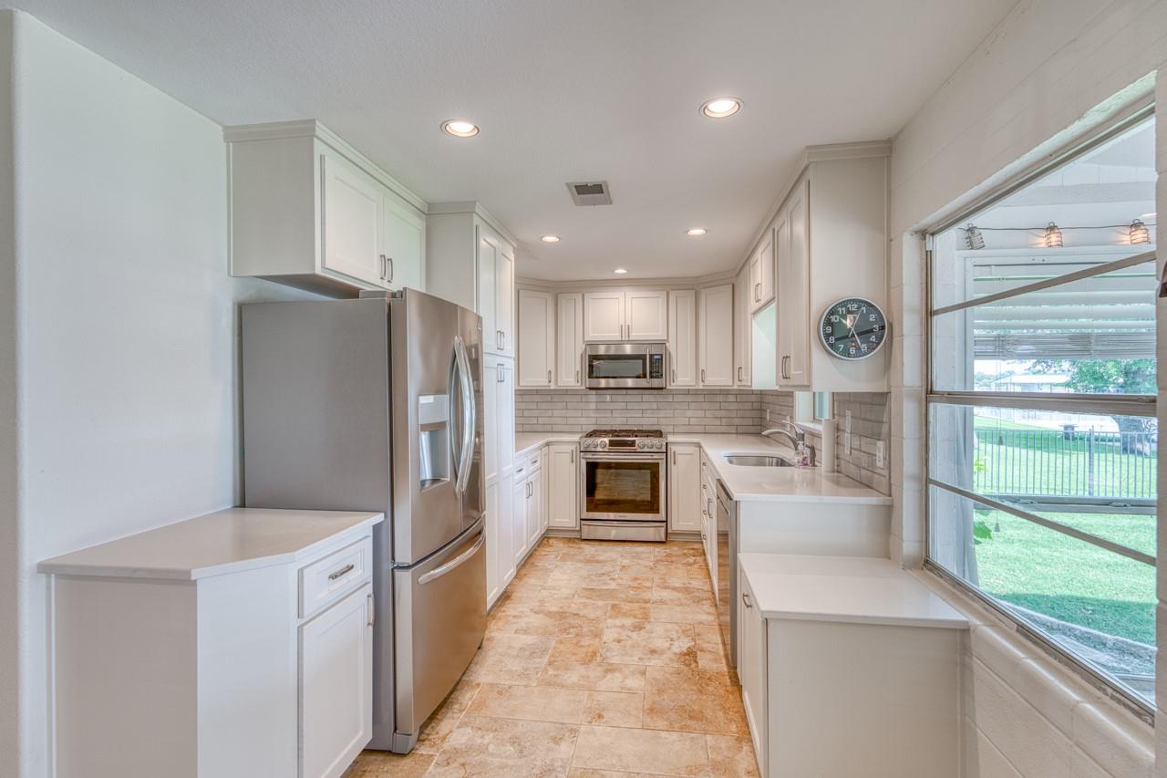 336 Carlson Cir, Buchanan Dam, TX 78609