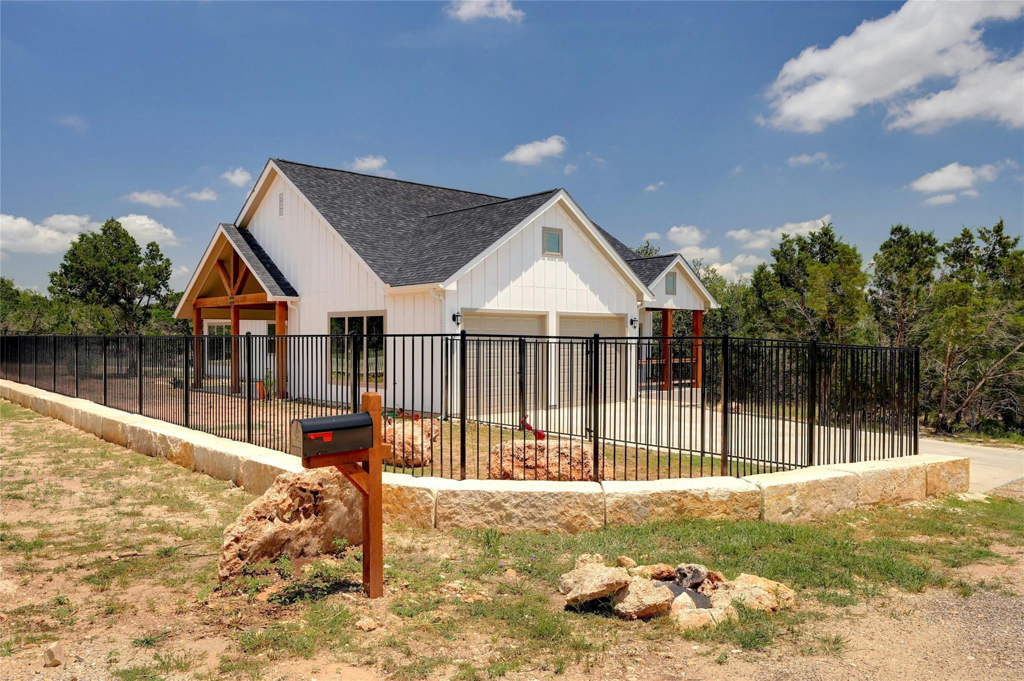 2 Cherokee Trl, Wimberley, TX 78676