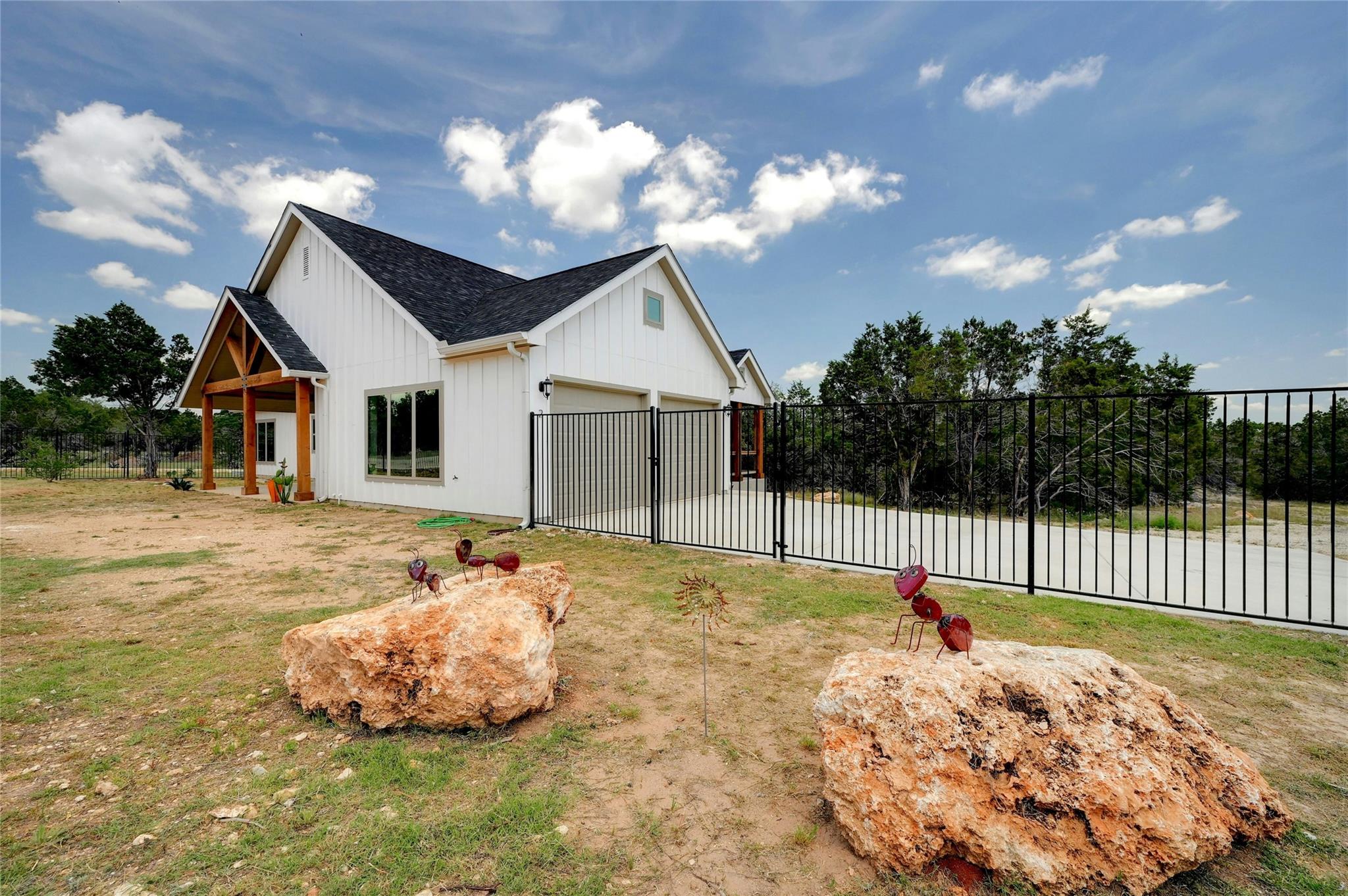 2 Cherokee Trl, Wimberley, TX 78676