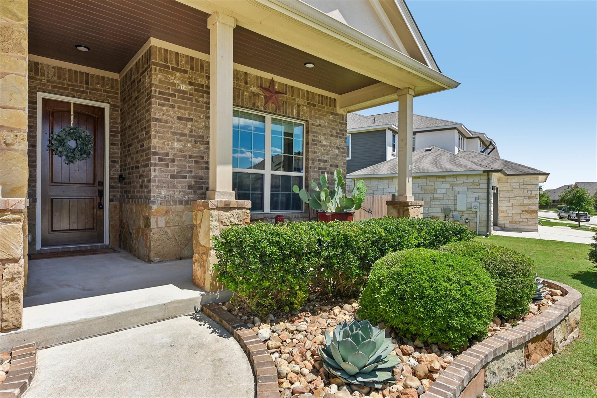 104 Skylark Ln, Hutto, TX 78634