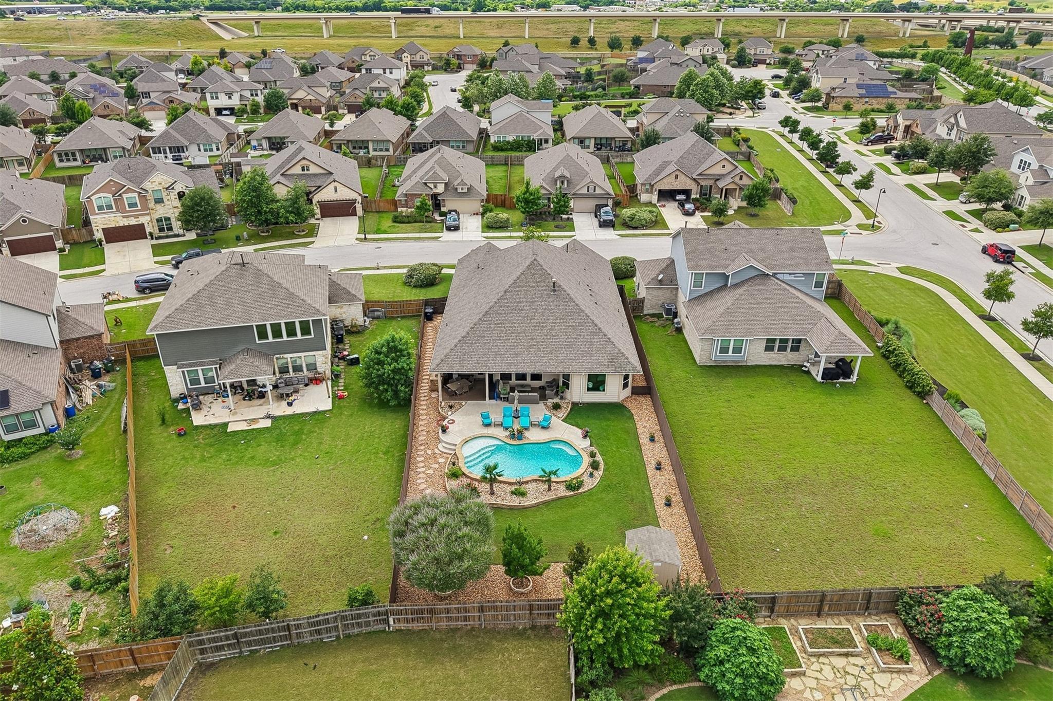104 Skylark Ln, Hutto, TX 78634