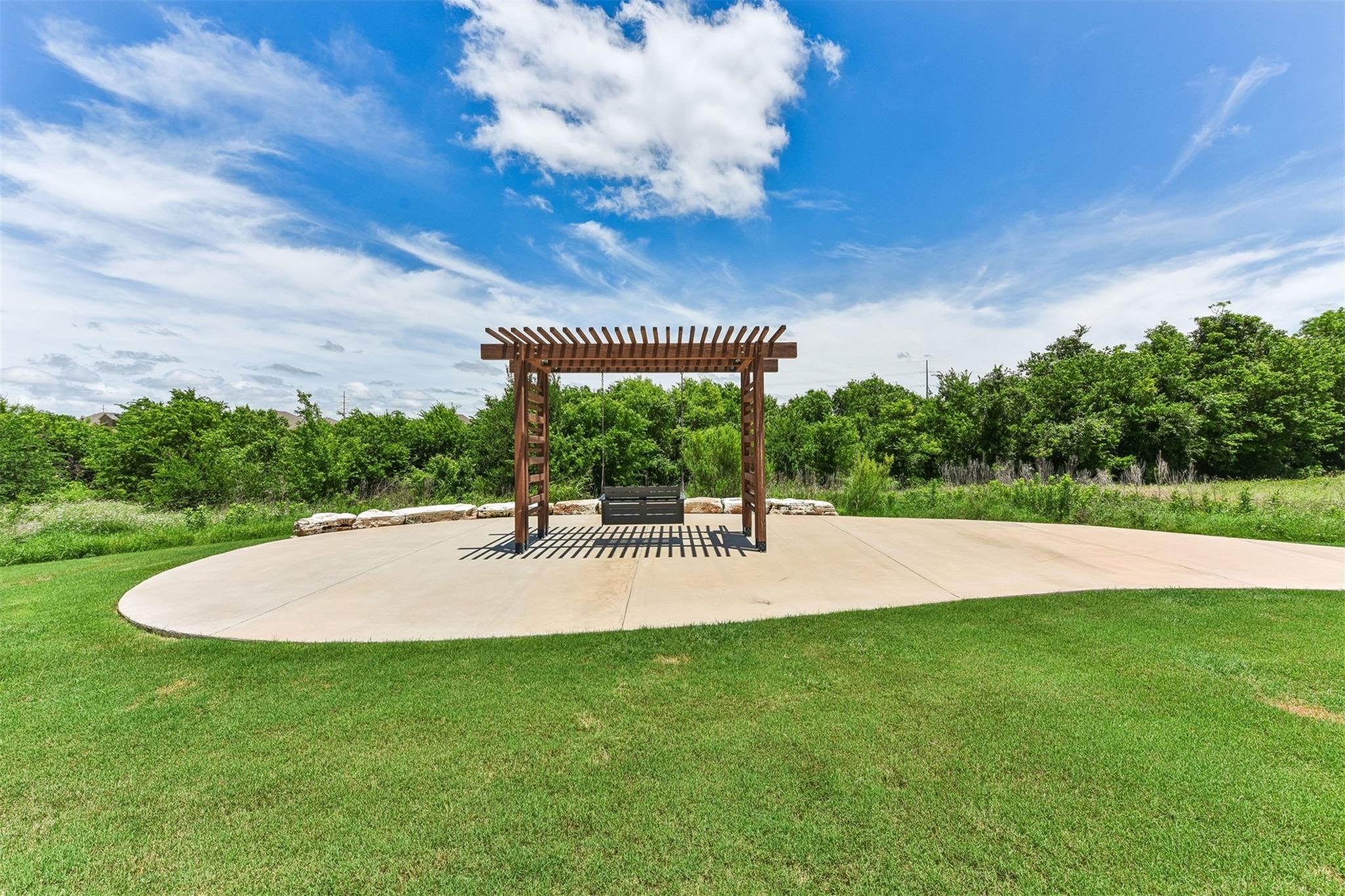 104 Skylark Ln, Hutto, TX 78634