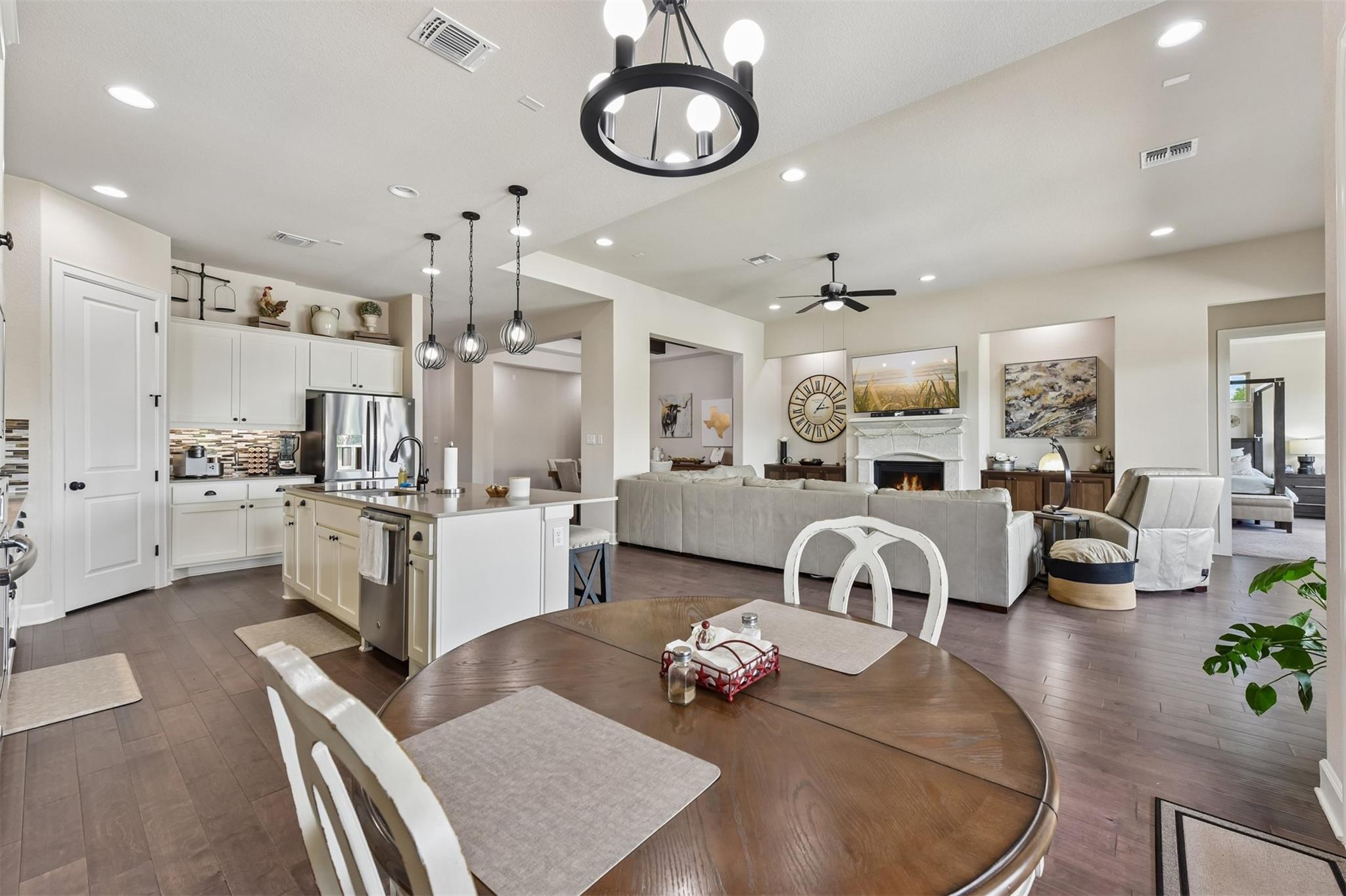 104 Skylark Ln, Hutto, TX 78634