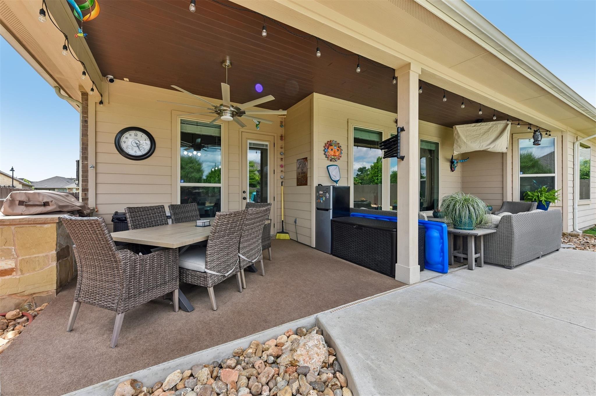 104 Skylark Ln, Hutto, TX 78634
