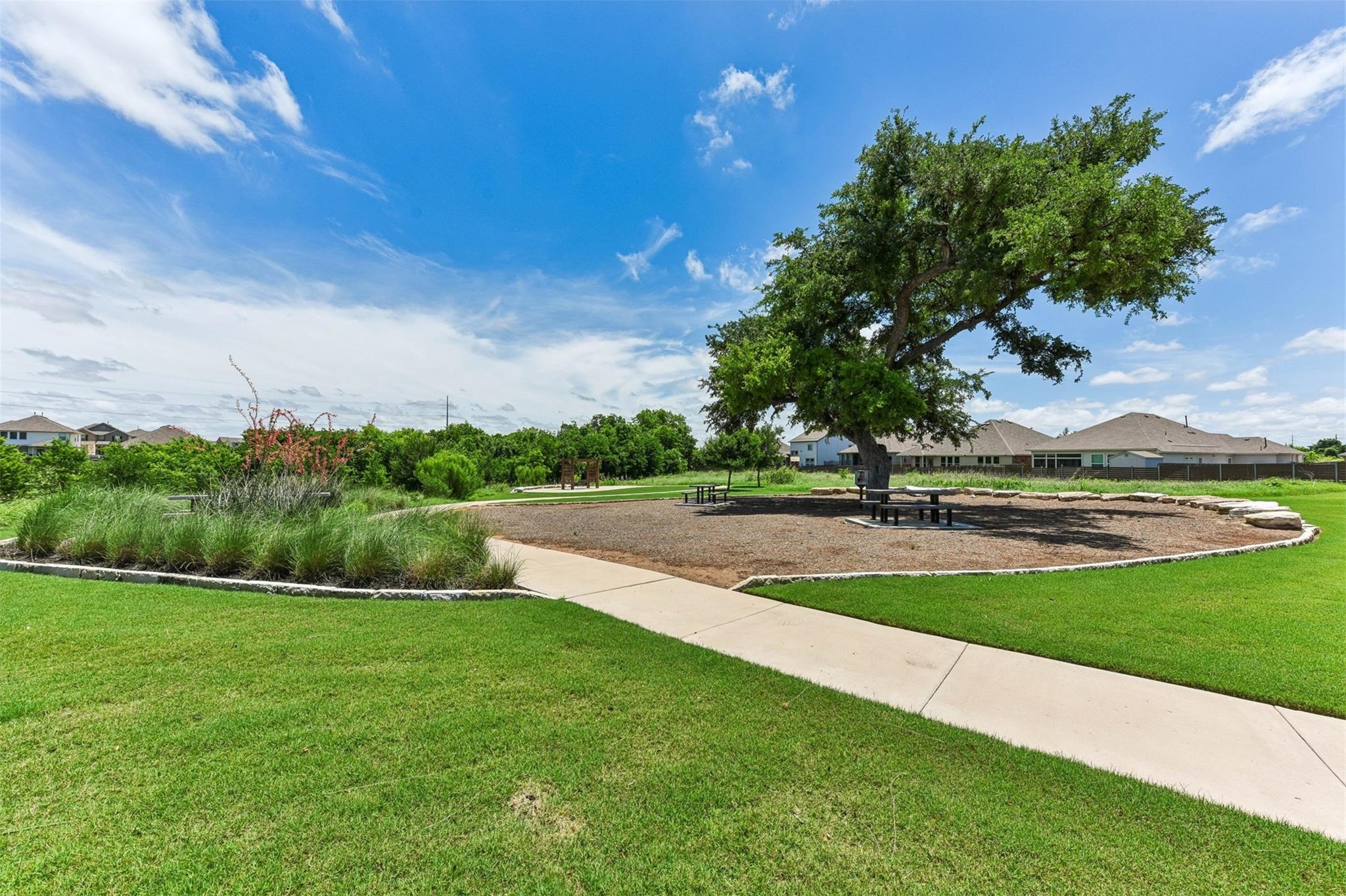 104 Skylark Ln, Hutto, TX 78634
