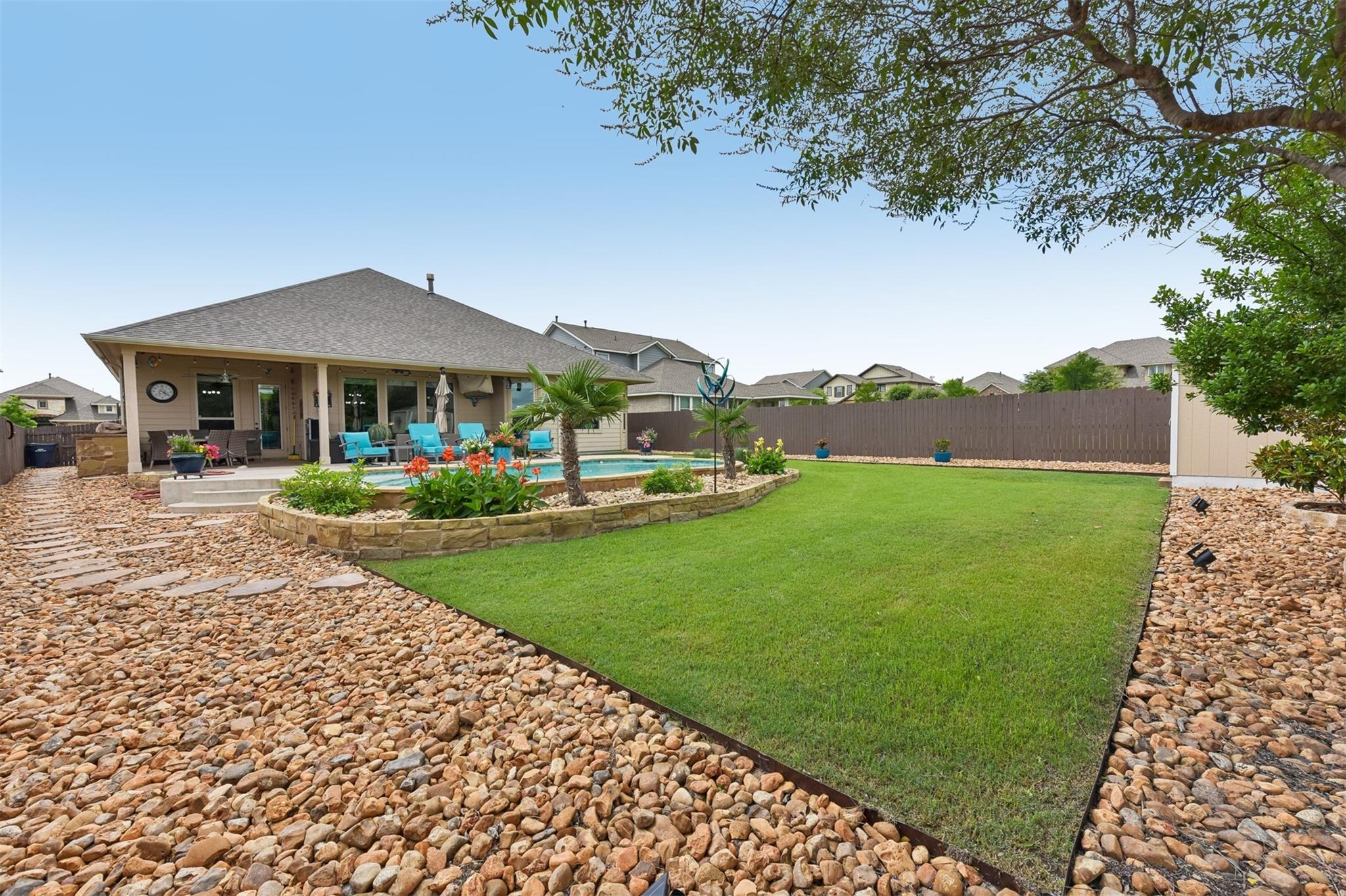 104 Skylark Ln, Hutto, TX 78634
