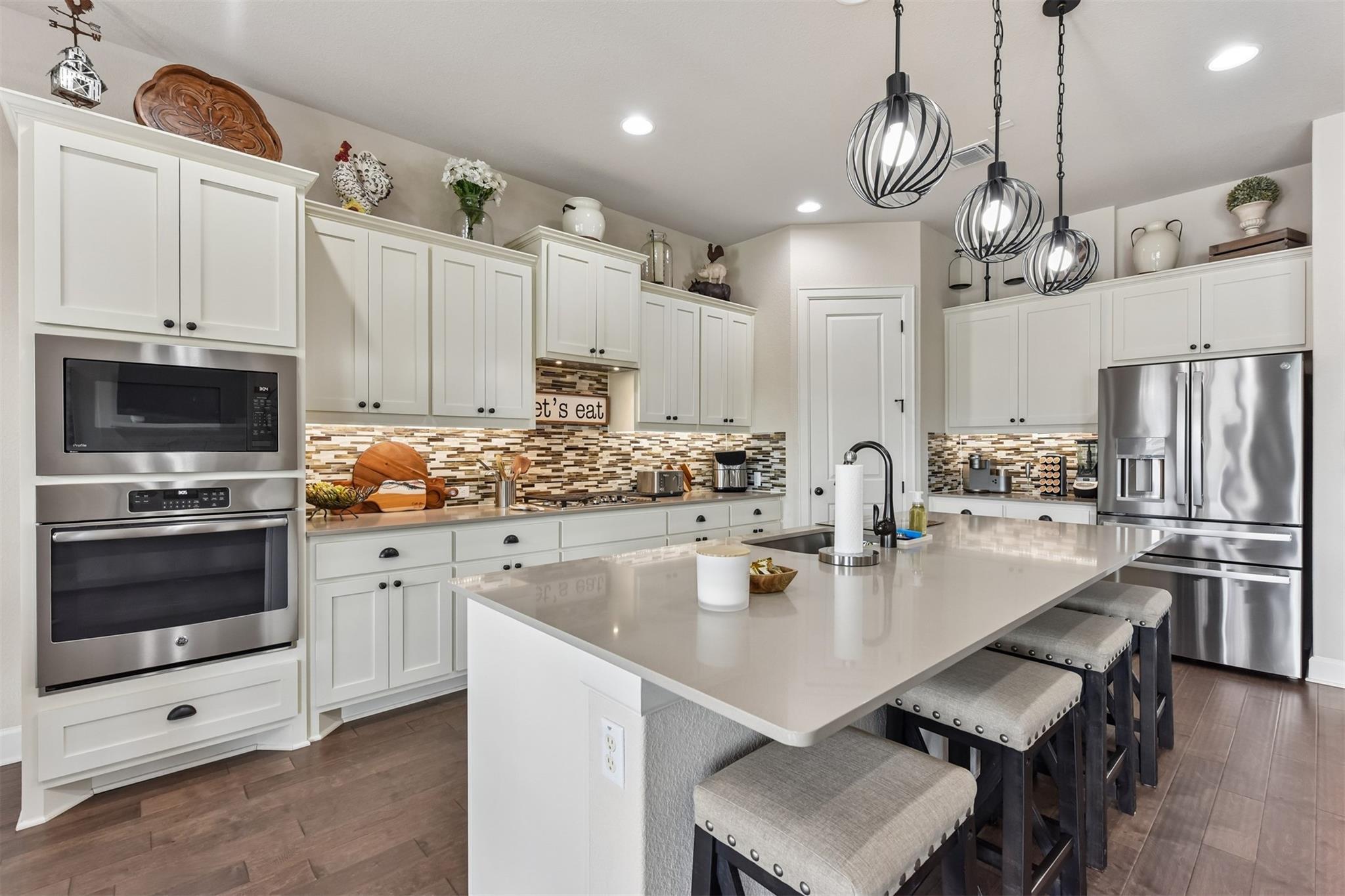 104 Skylark Ln, Hutto, TX 78634
