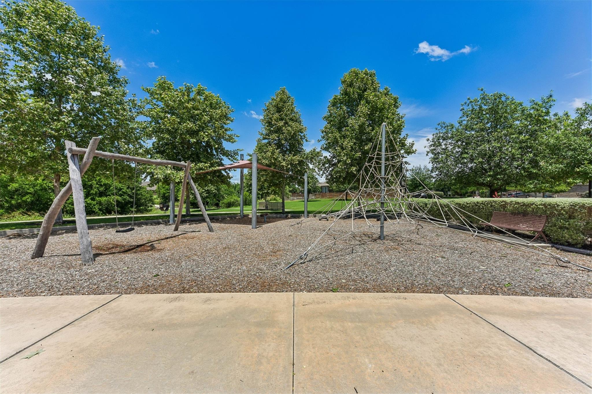 104 Skylark Ln, Hutto, TX 78634